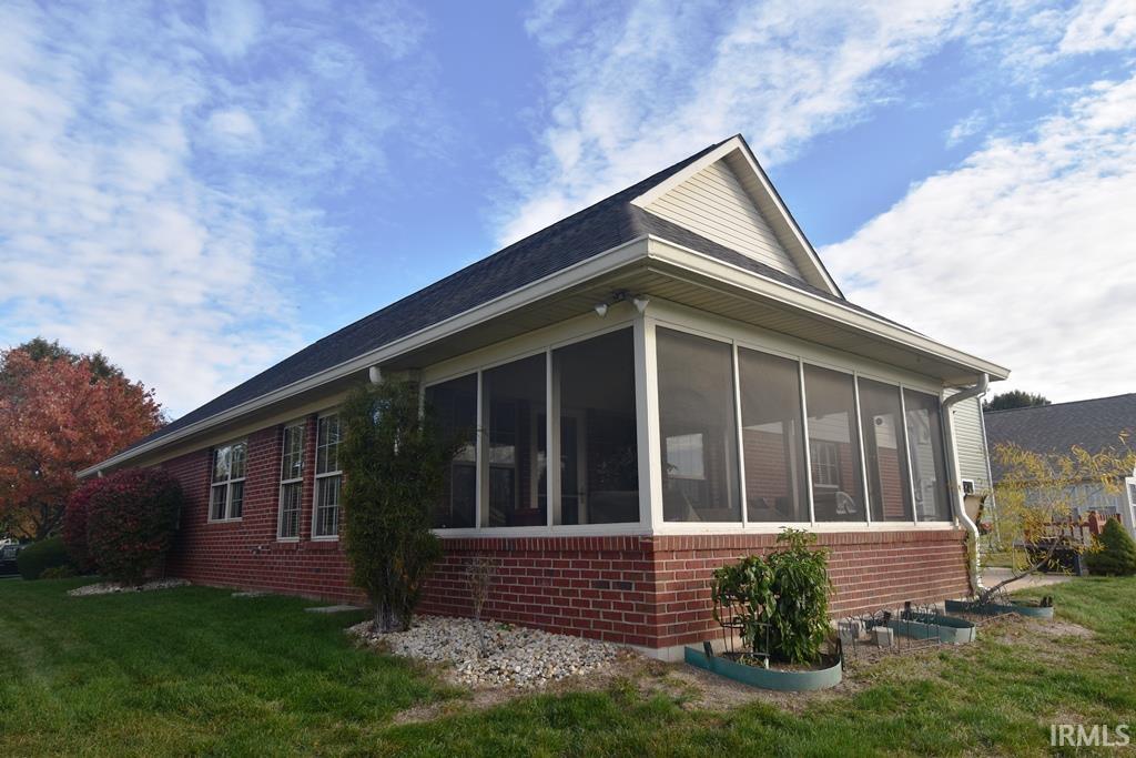 Homes for sale in Indianapolis, IN | 933 Amesbury Ct, Indianapolis, IN 46217 | MLS# 202544443