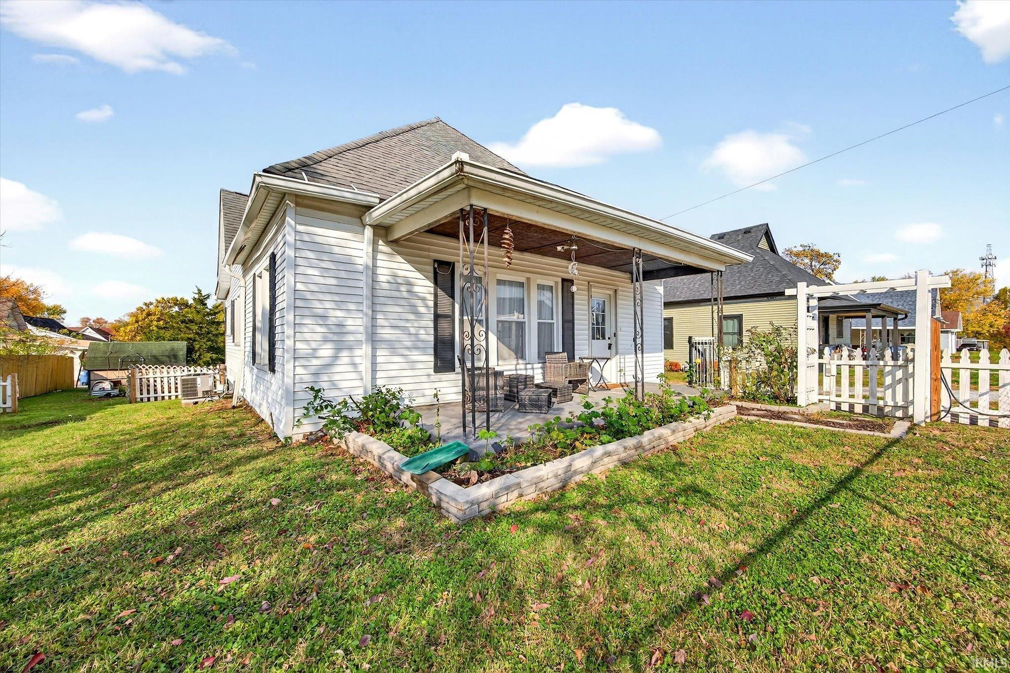 Homes for sale in Bedford, IN | 1117 P St, Bedford, IN 47421 | MLS# 202544493