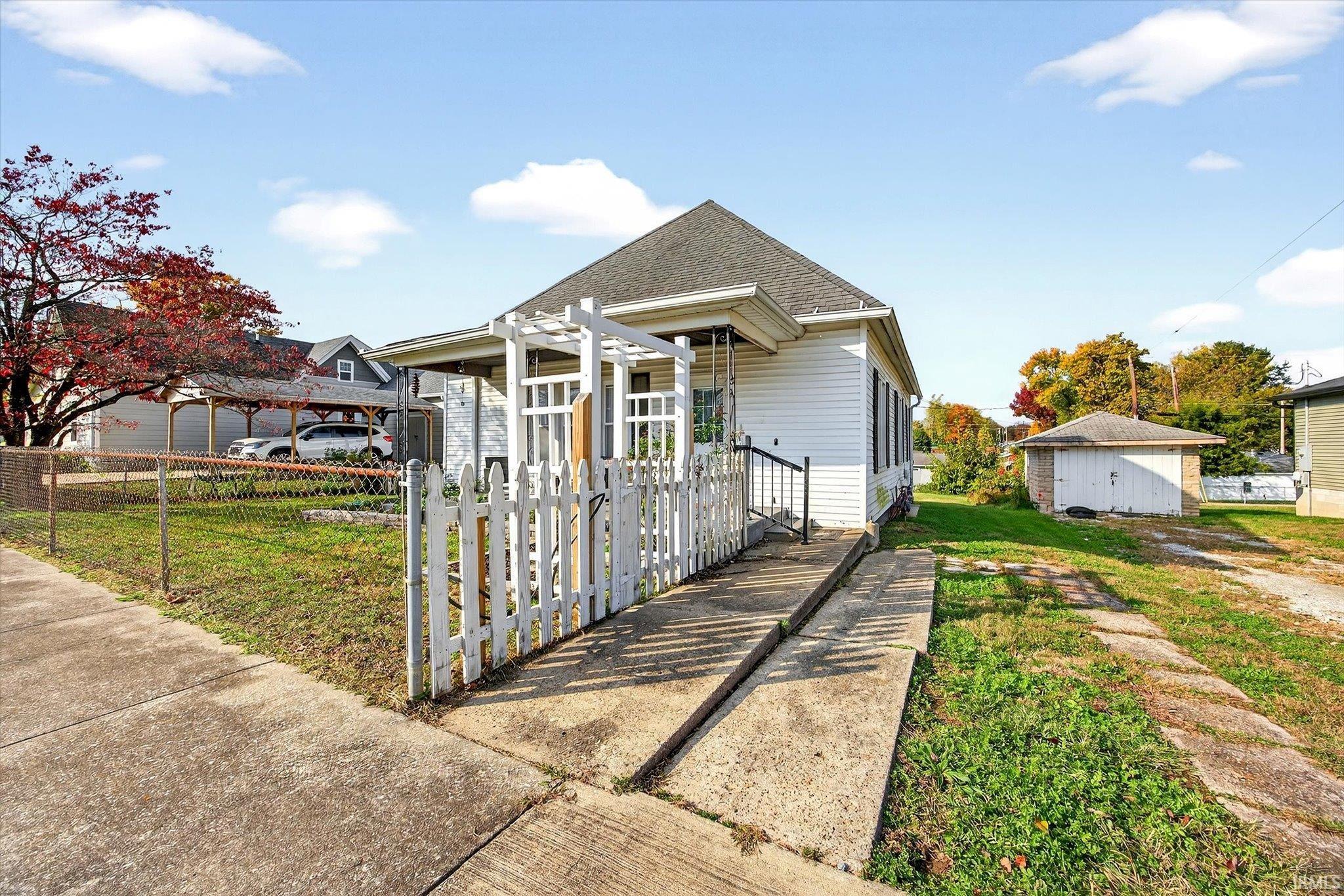 Homes for sale in Bedford, IN | 1117 P St, Bedford, IN 47421 | MLS# 202544493