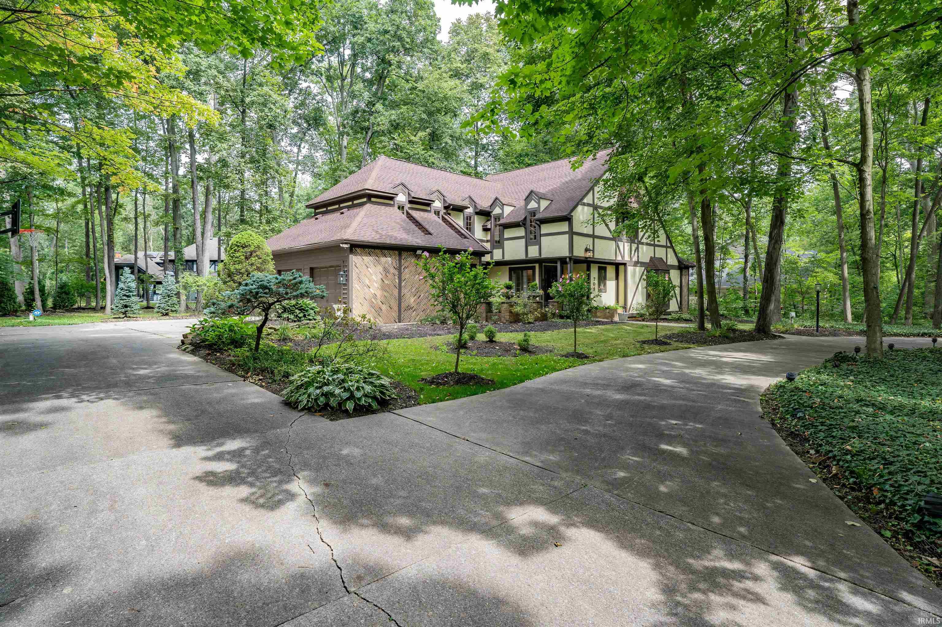 Photo 1 of 704 Oaktree Court