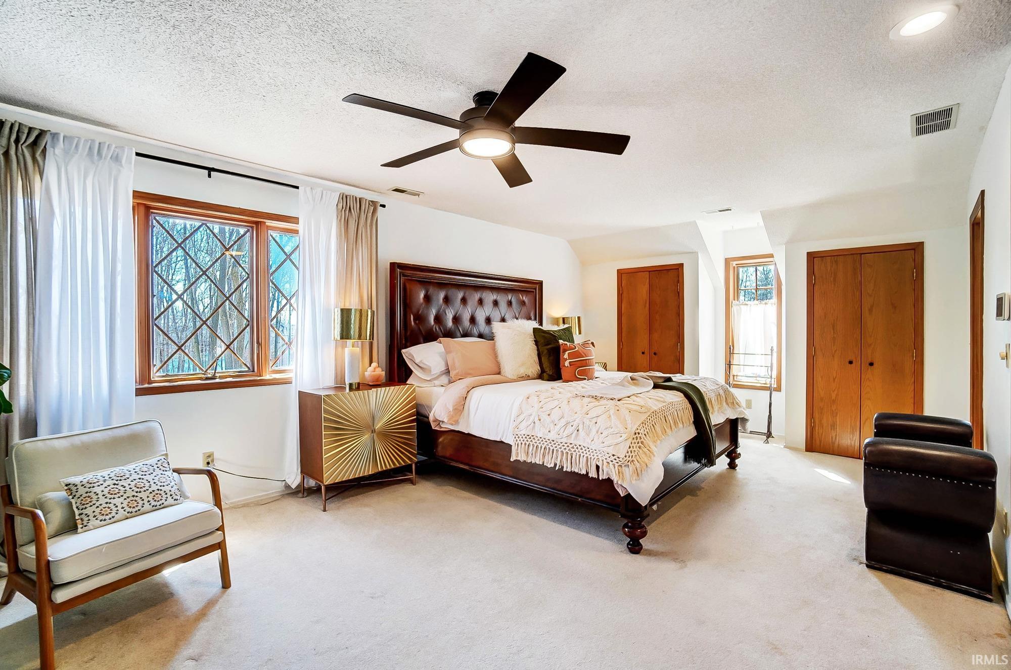 Photo 16 of 704 Oaktree Court