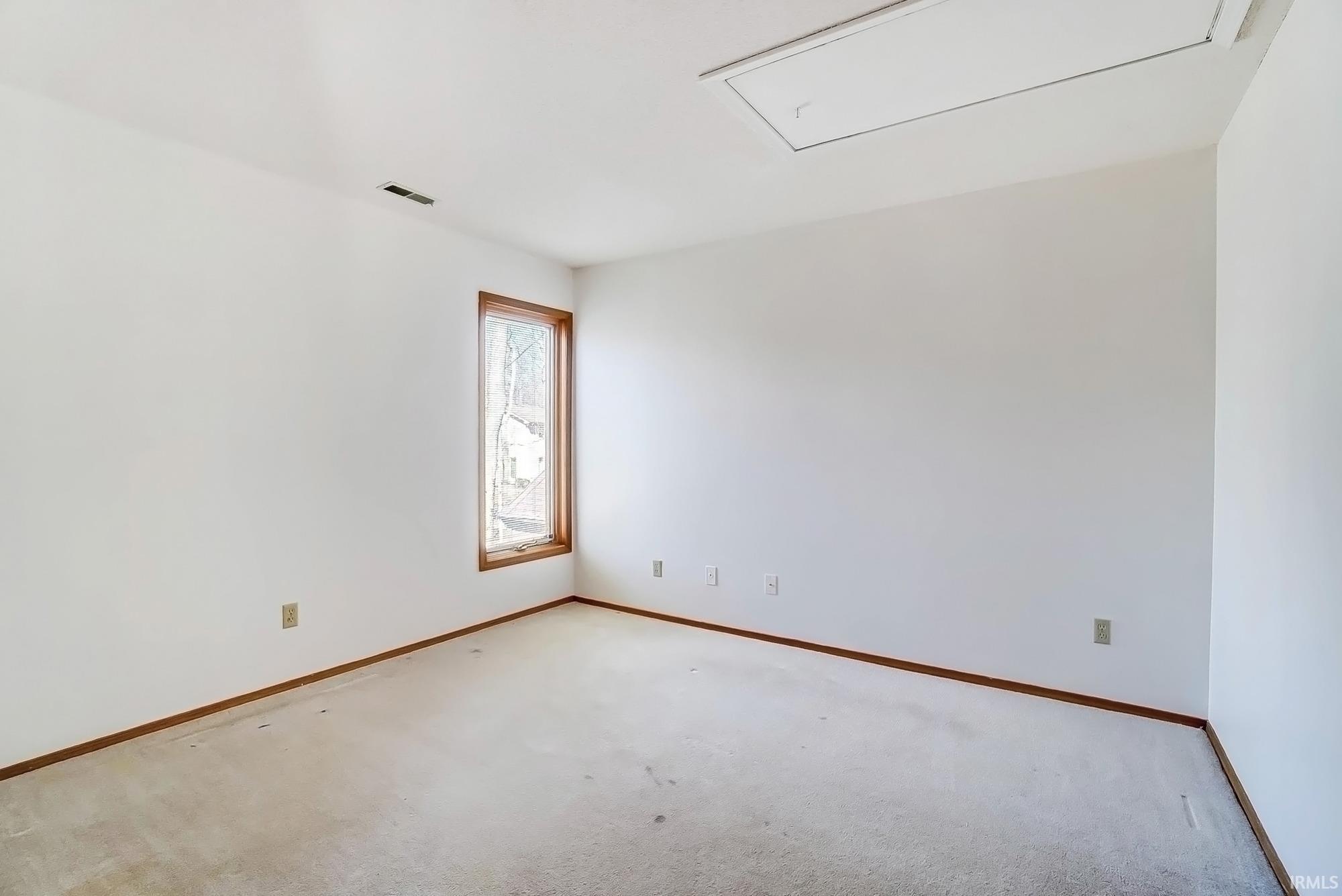 Photo 27 of 704 Oaktree Court