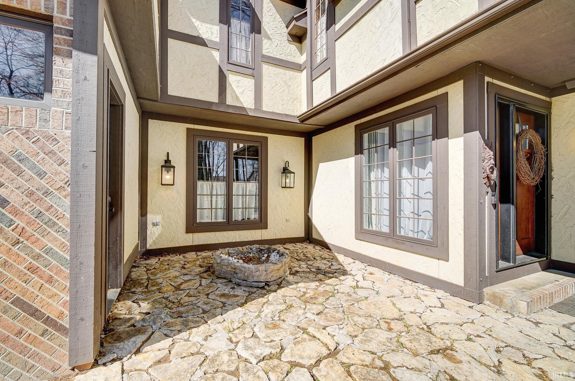 Photo 3 of 704 Oaktree Court