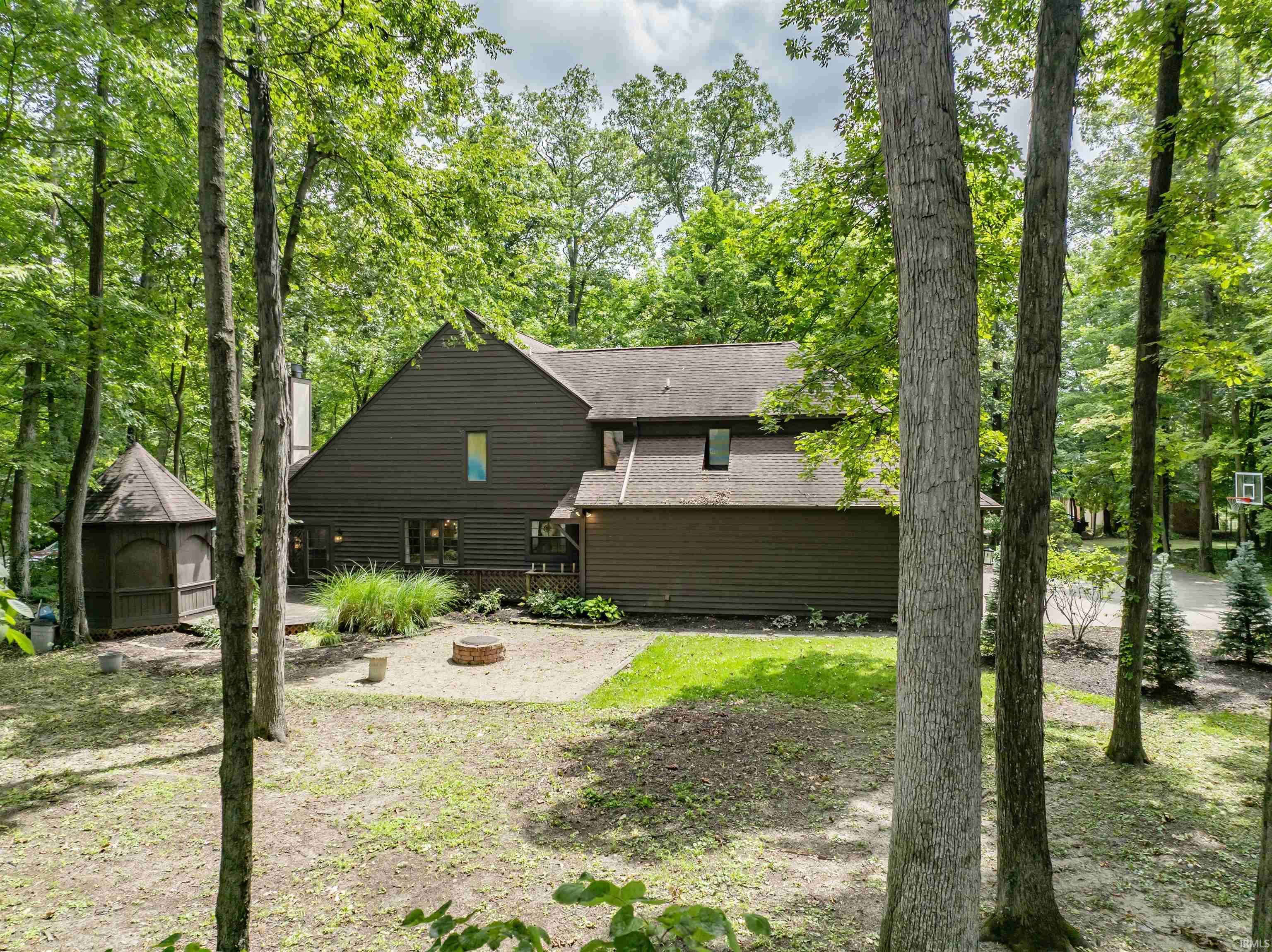 Photo 32 of 704 Oaktree Court