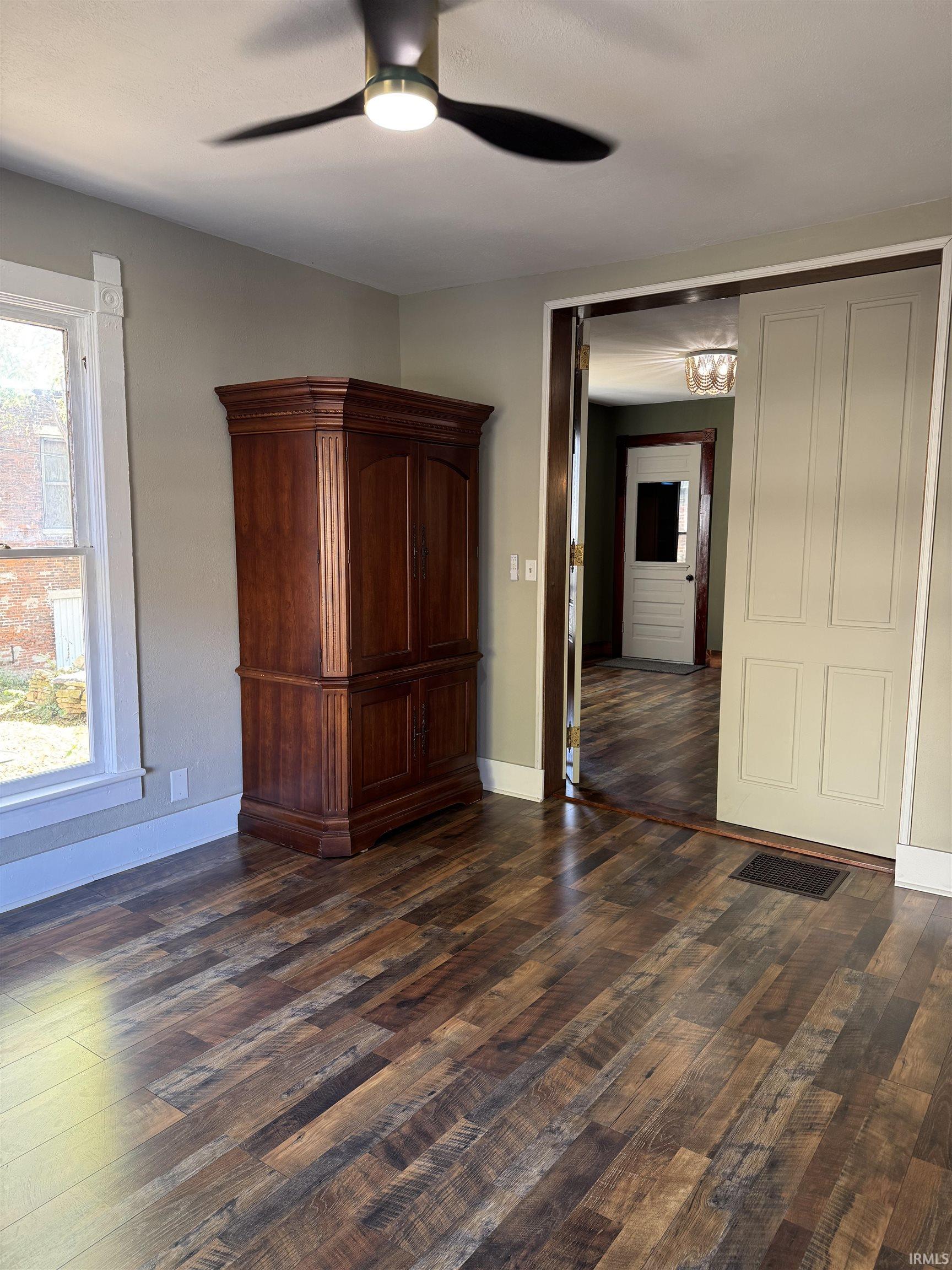 Photo 16 of 35 E Sinclair Street