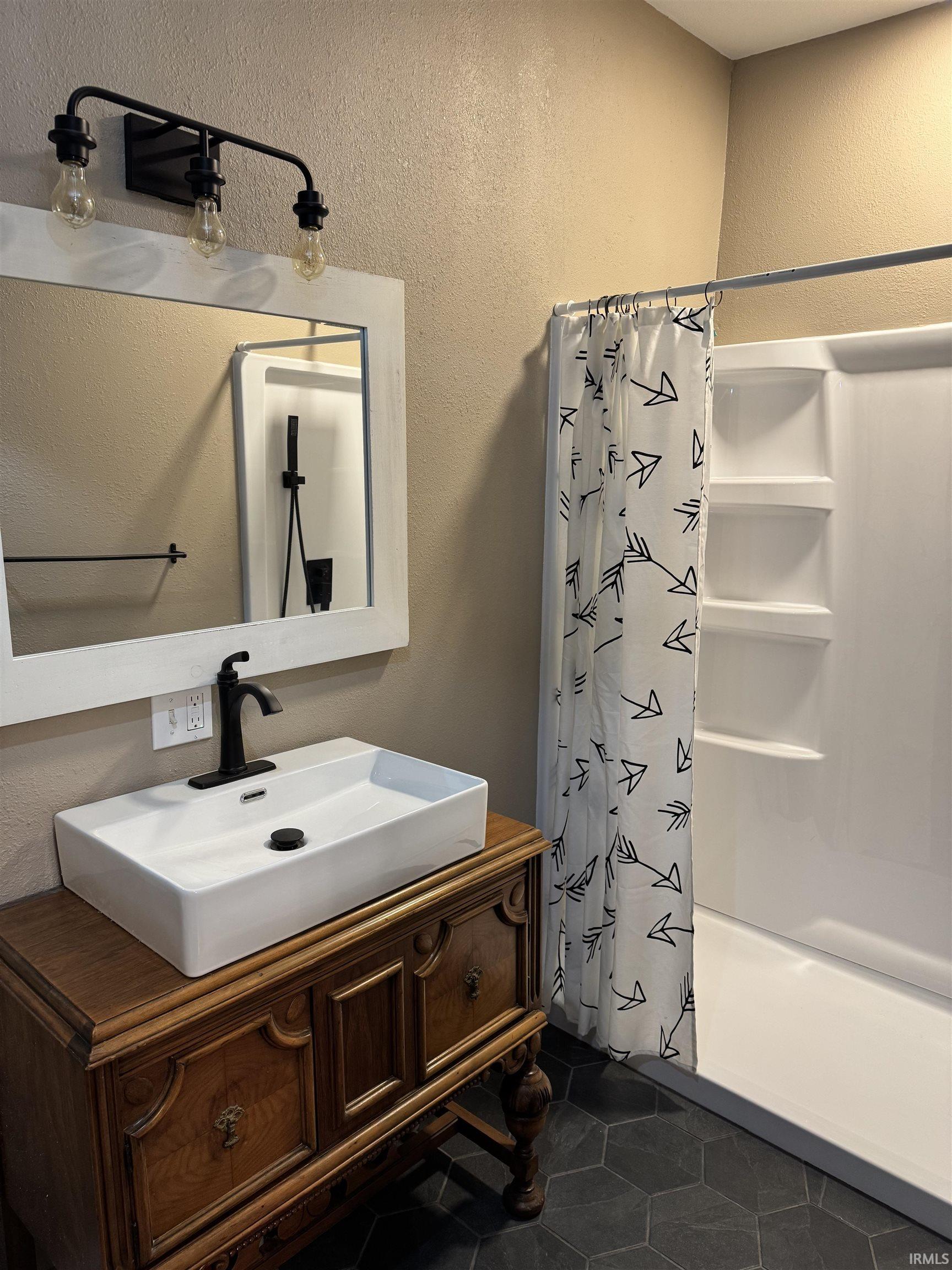 Photo 17 of 35 E Sinclair Street