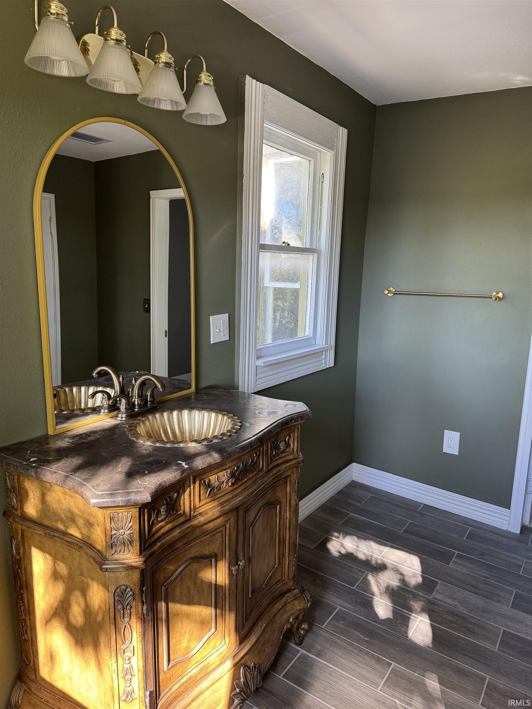 Photo 26 of 35 E Sinclair Street