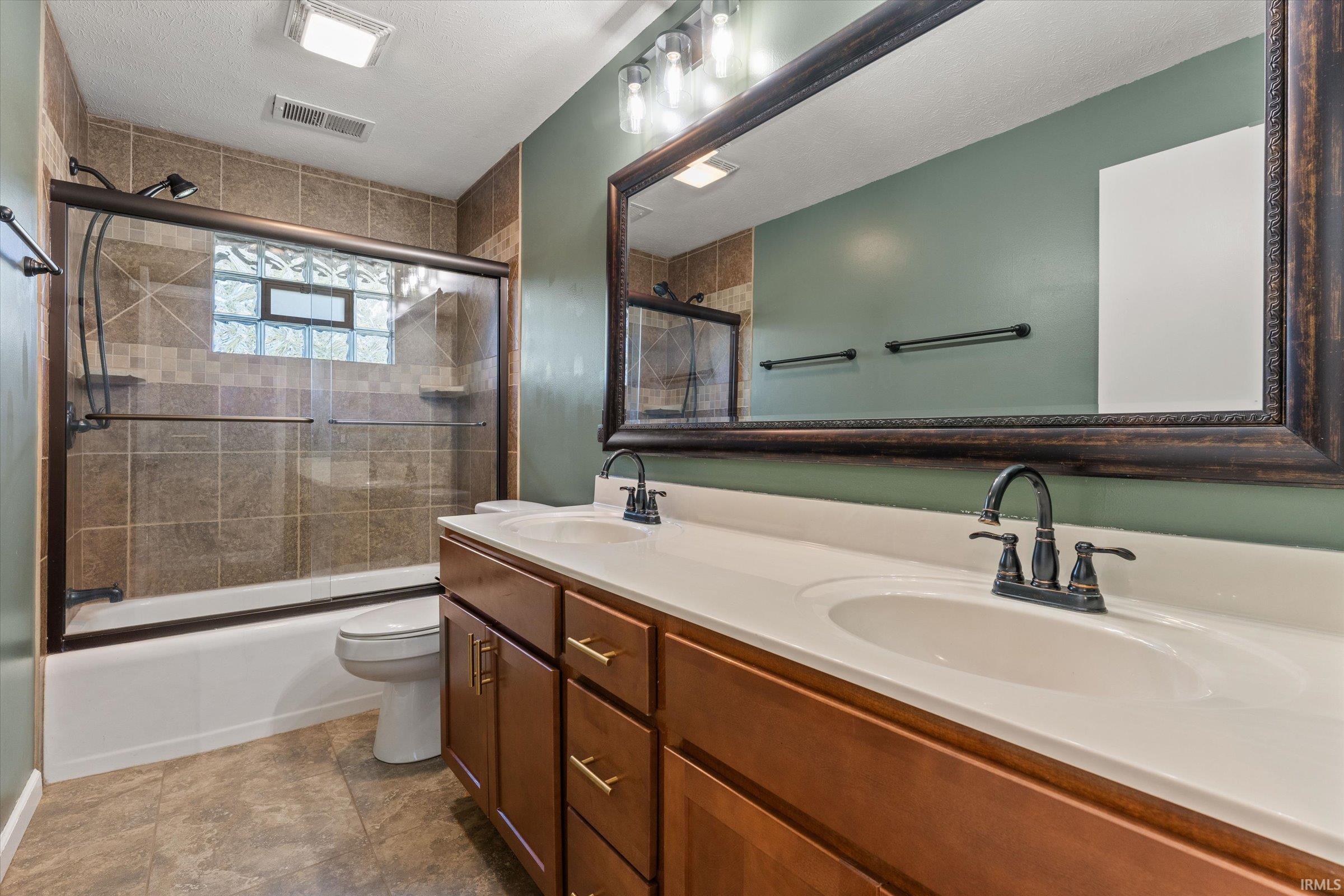 Homes for sale in Mishawaka, IN | 16170 Jackson Rd, Mishawaka, IN 46544 | MLS# 202544578