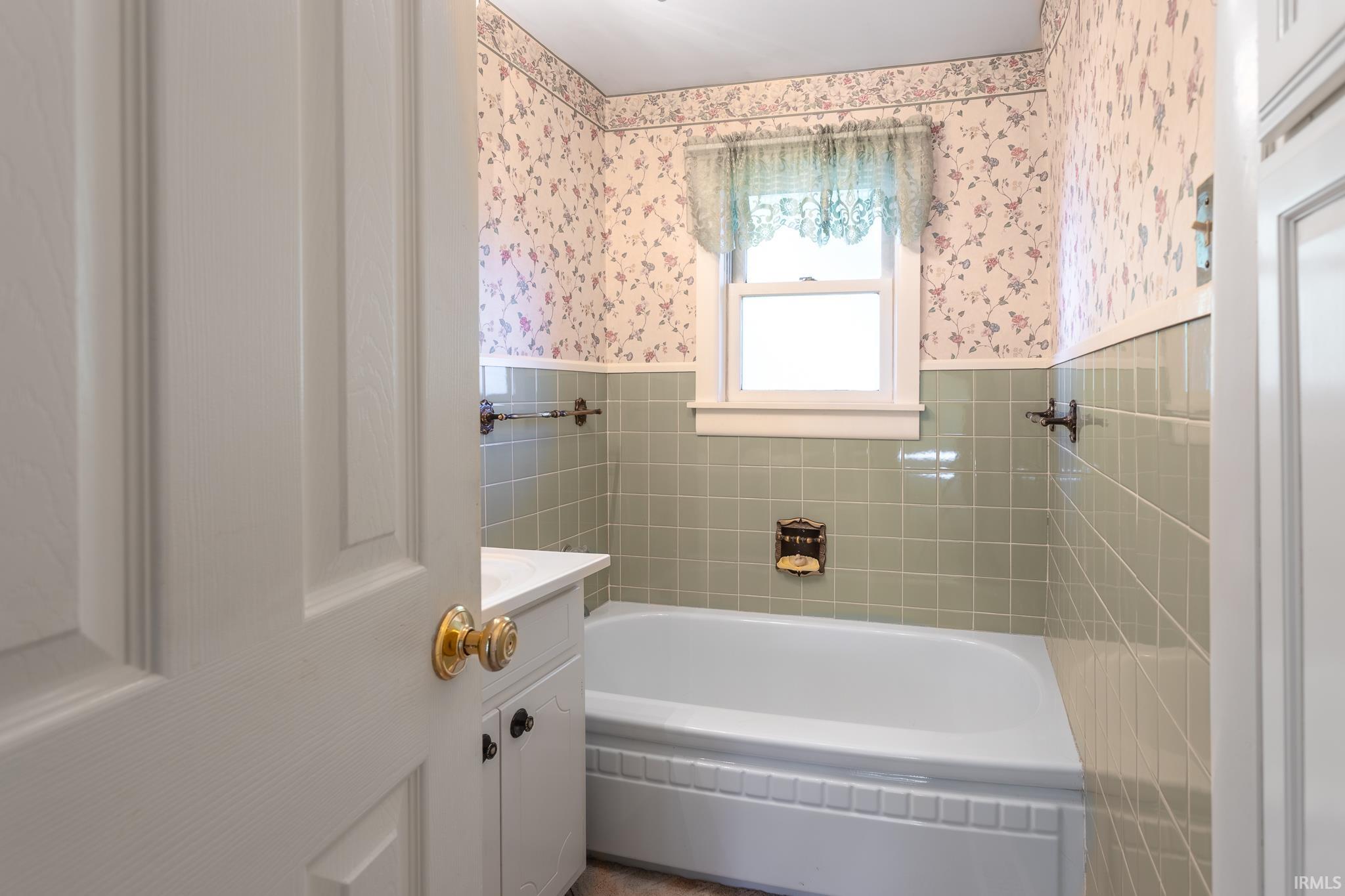 Photo 5 of 5460 N Broadway Street