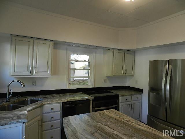 Photo 12 of 915 E Garfield Street