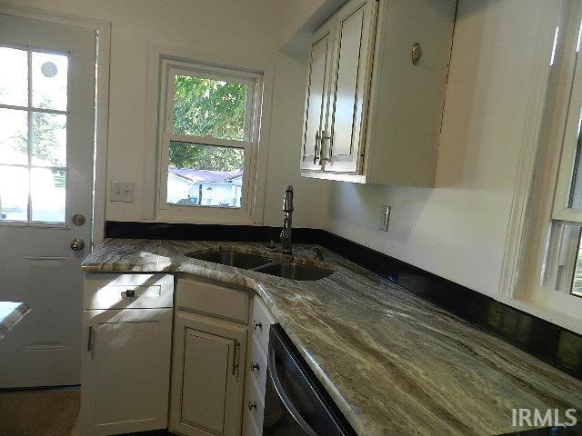 Photo 14 of 915 E Garfield Street