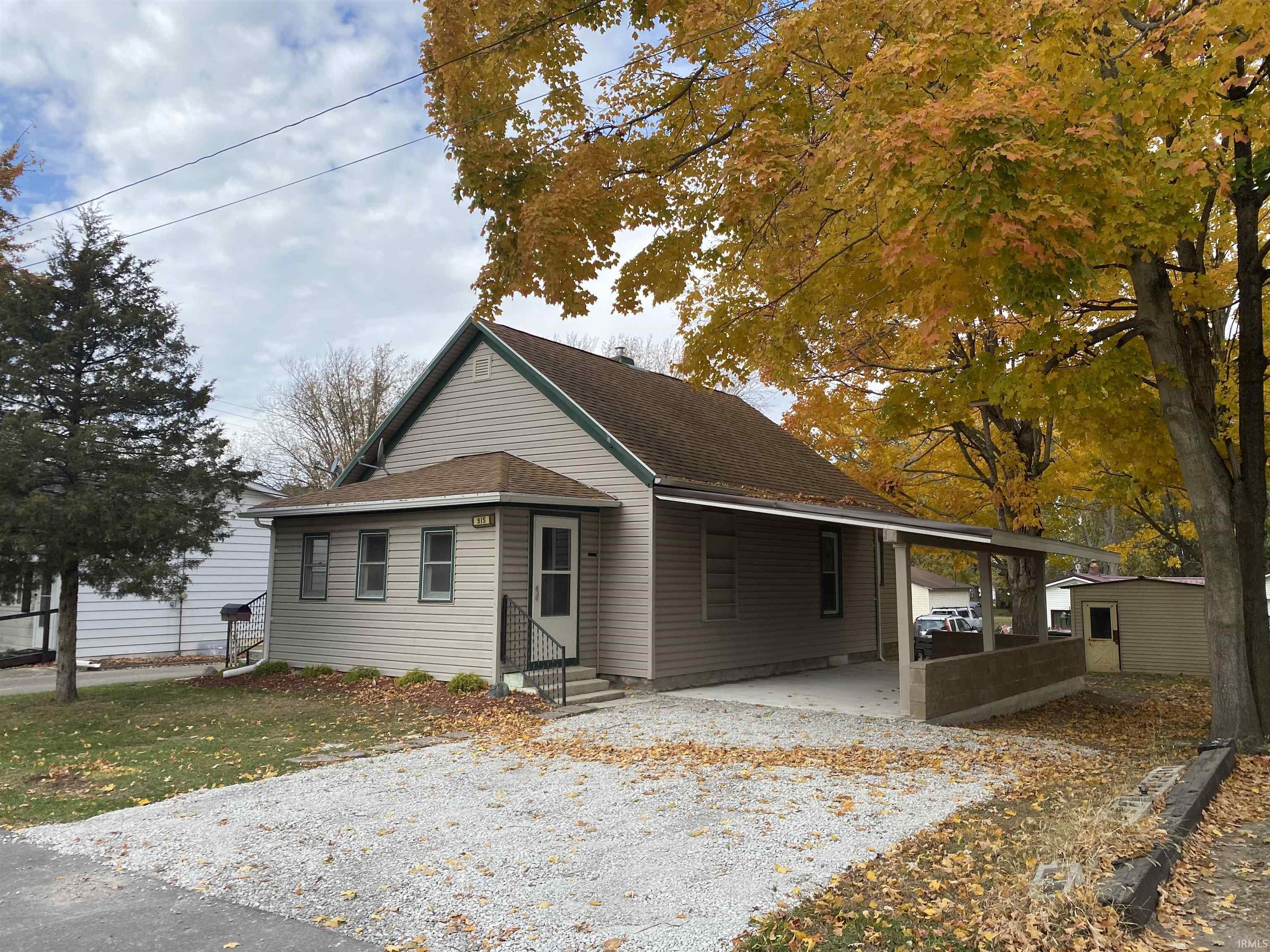 Photo 17 of 915 E Garfield Street