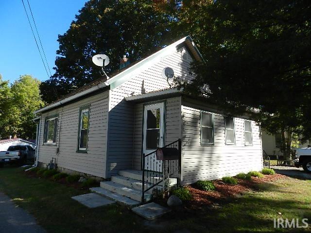 Photo 2 of 915 E Garfield Street