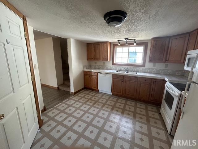 Photo 6 of 637 Mayne Street