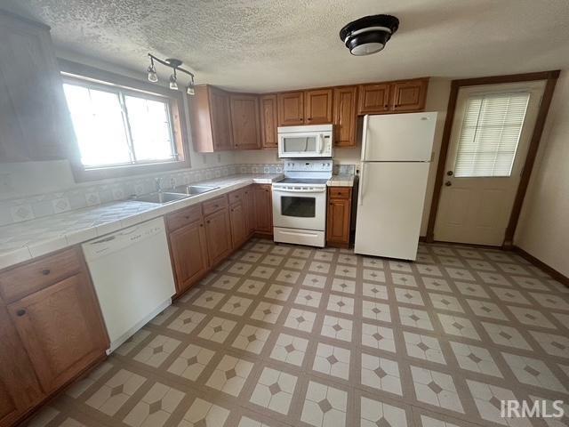 Photo 7 of 637 Mayne Street