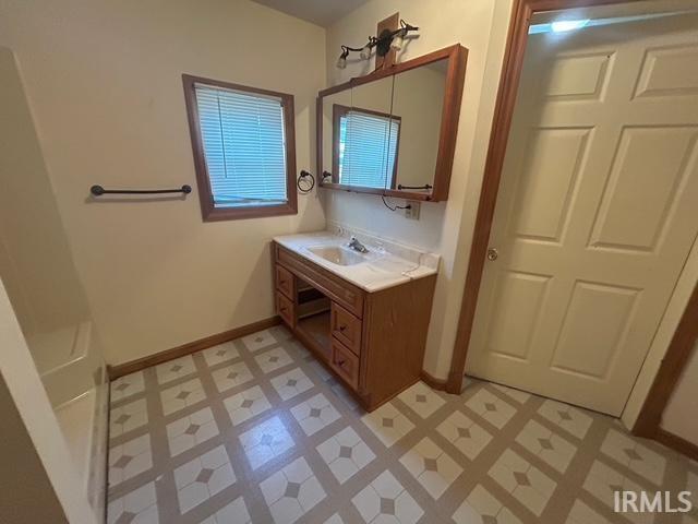 Photo 8 of 637 Mayne Street