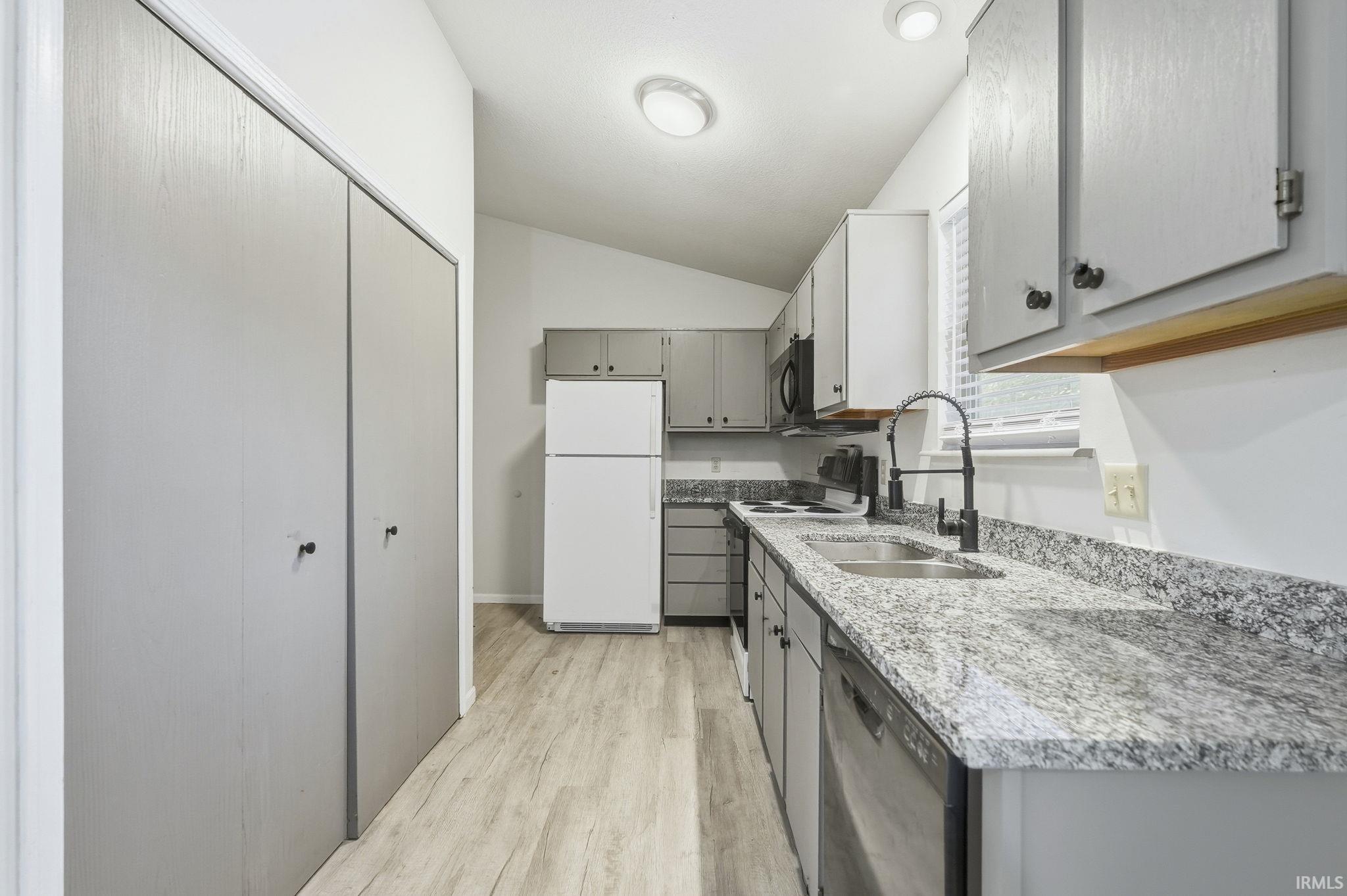 Photo 11 of 107 N 200 E