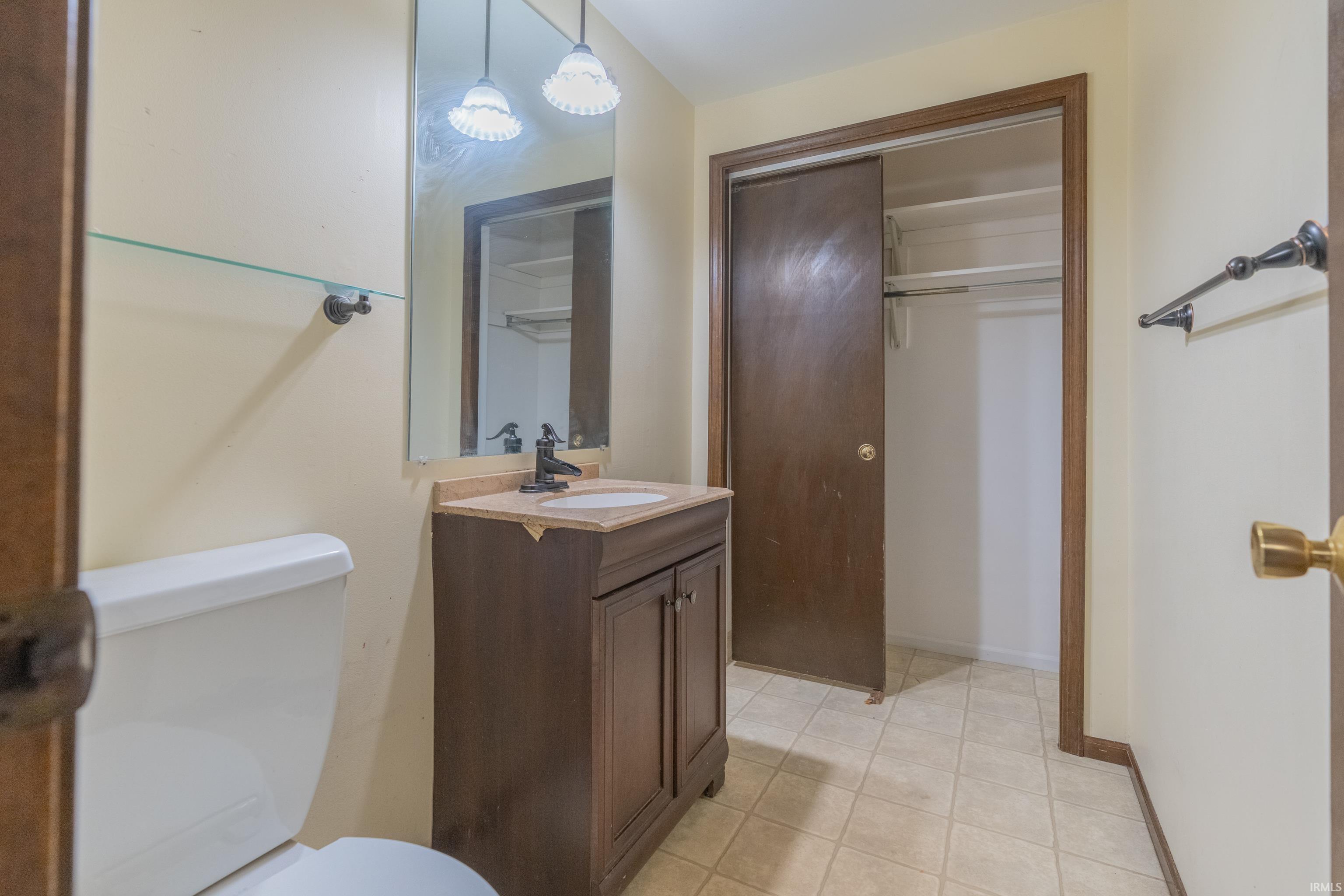 Photo 7 of 1818 Lindenwood Avenue