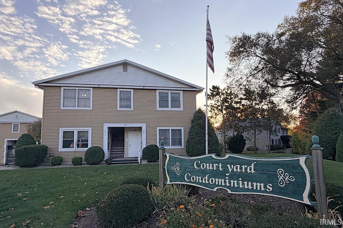 Photo 2 of 1101 Court Lane