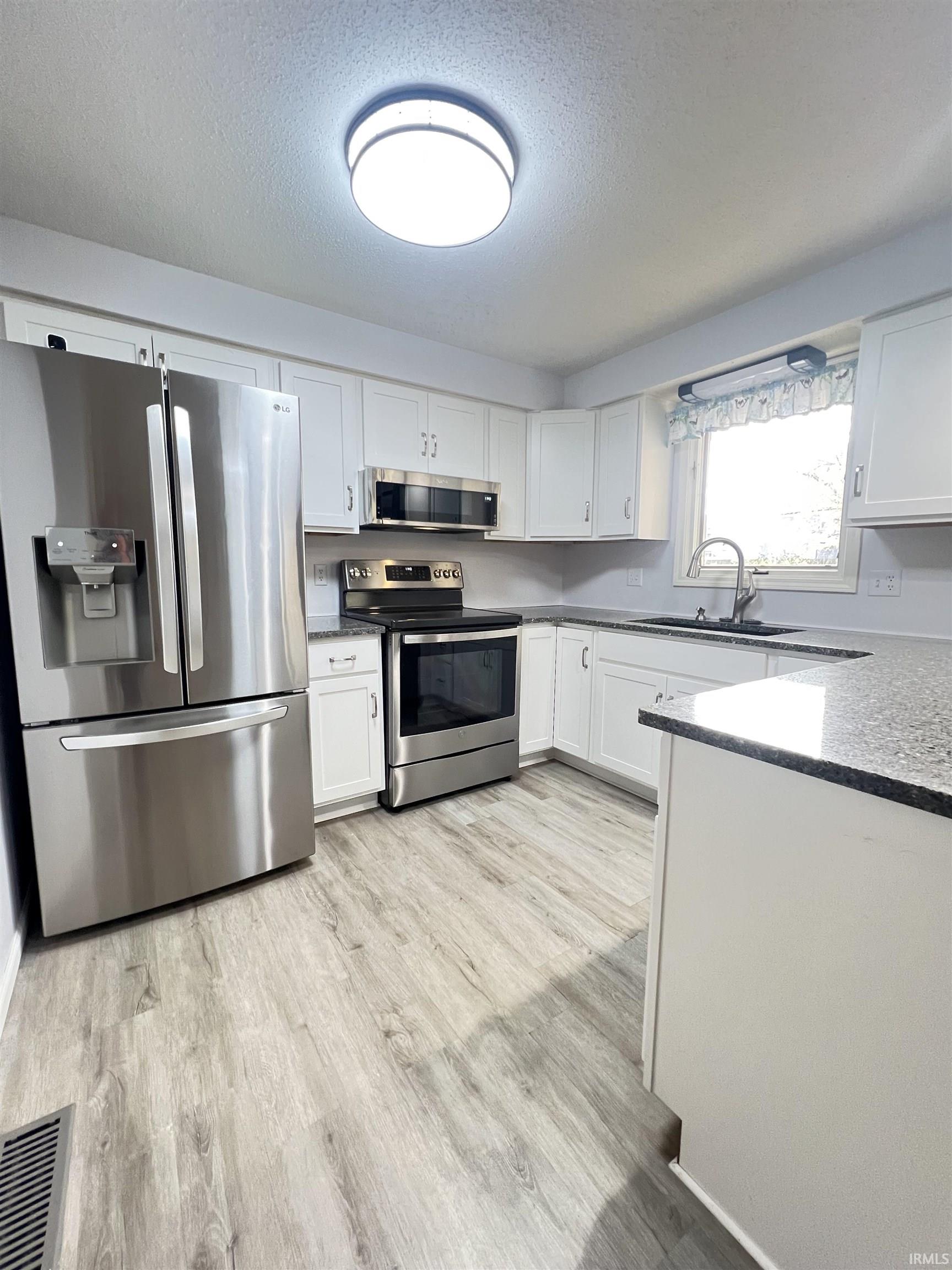 Photo 4 of 9619 Creek Bed Place