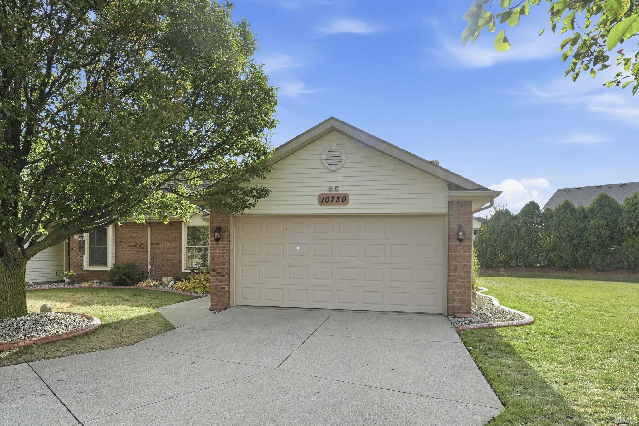 Photo 2 of 10750 Bookcliff Cove