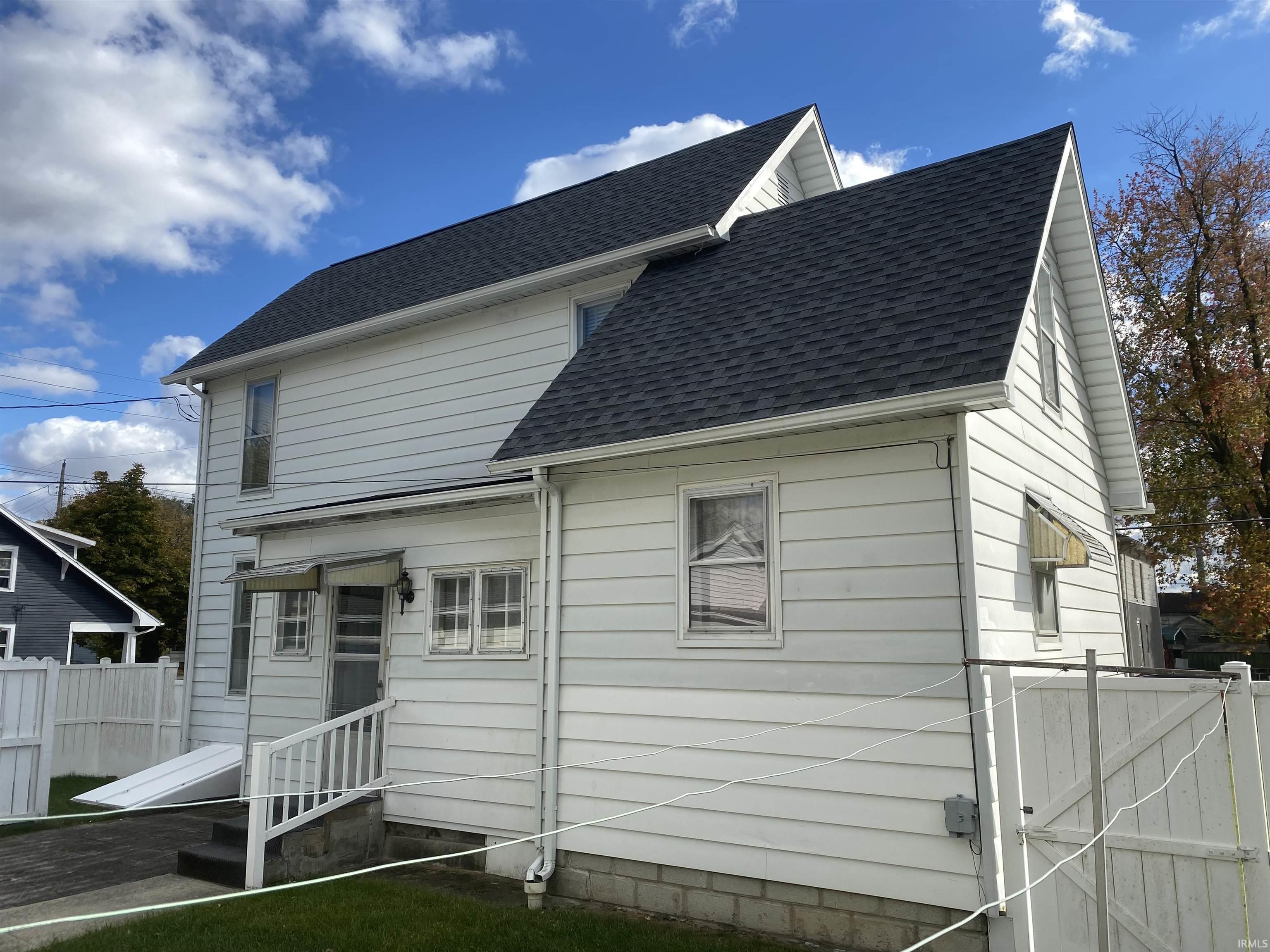 Photo 4 of 672 E Franklin Street