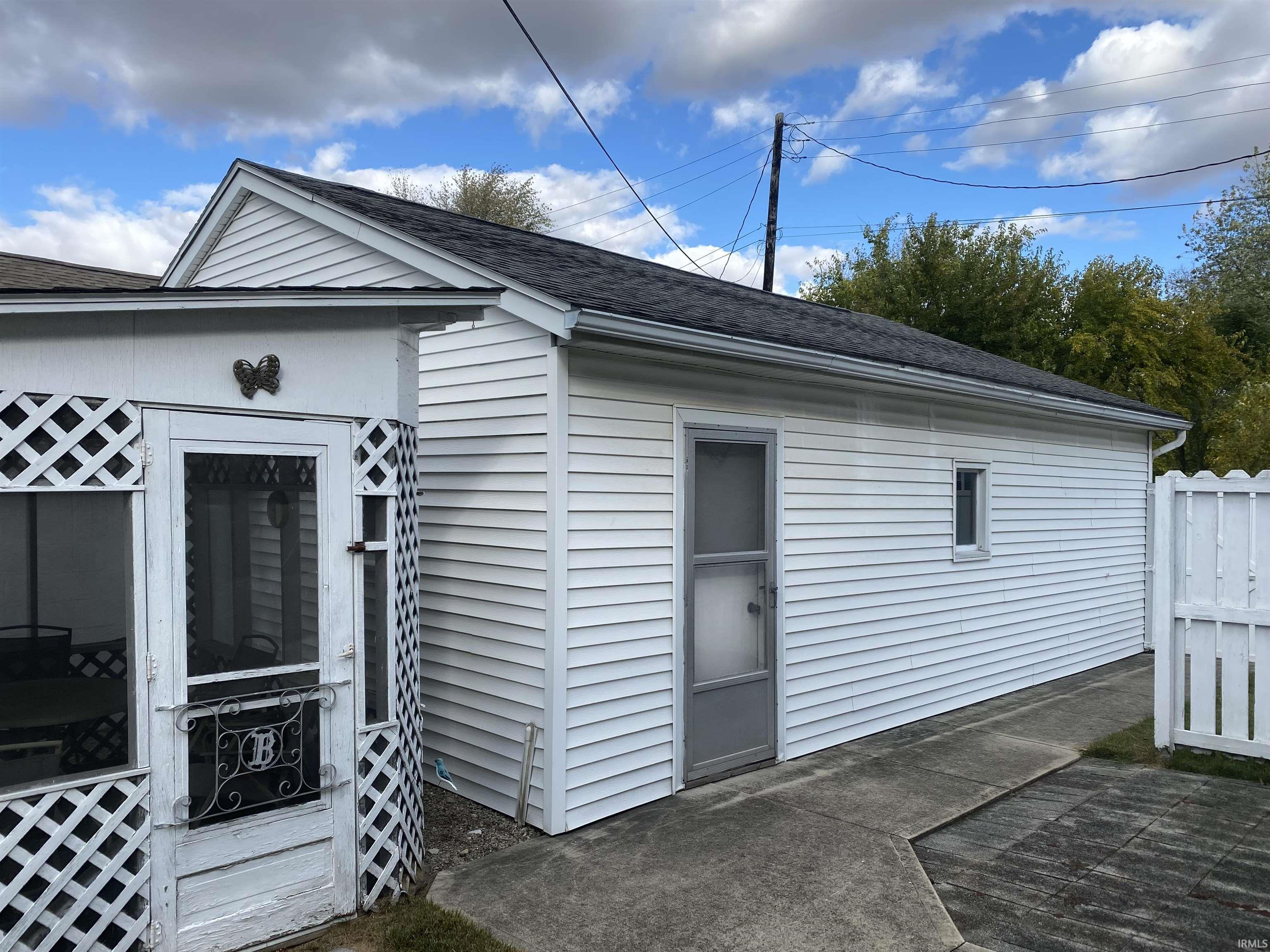 Photo 5 of 672 E Franklin Street