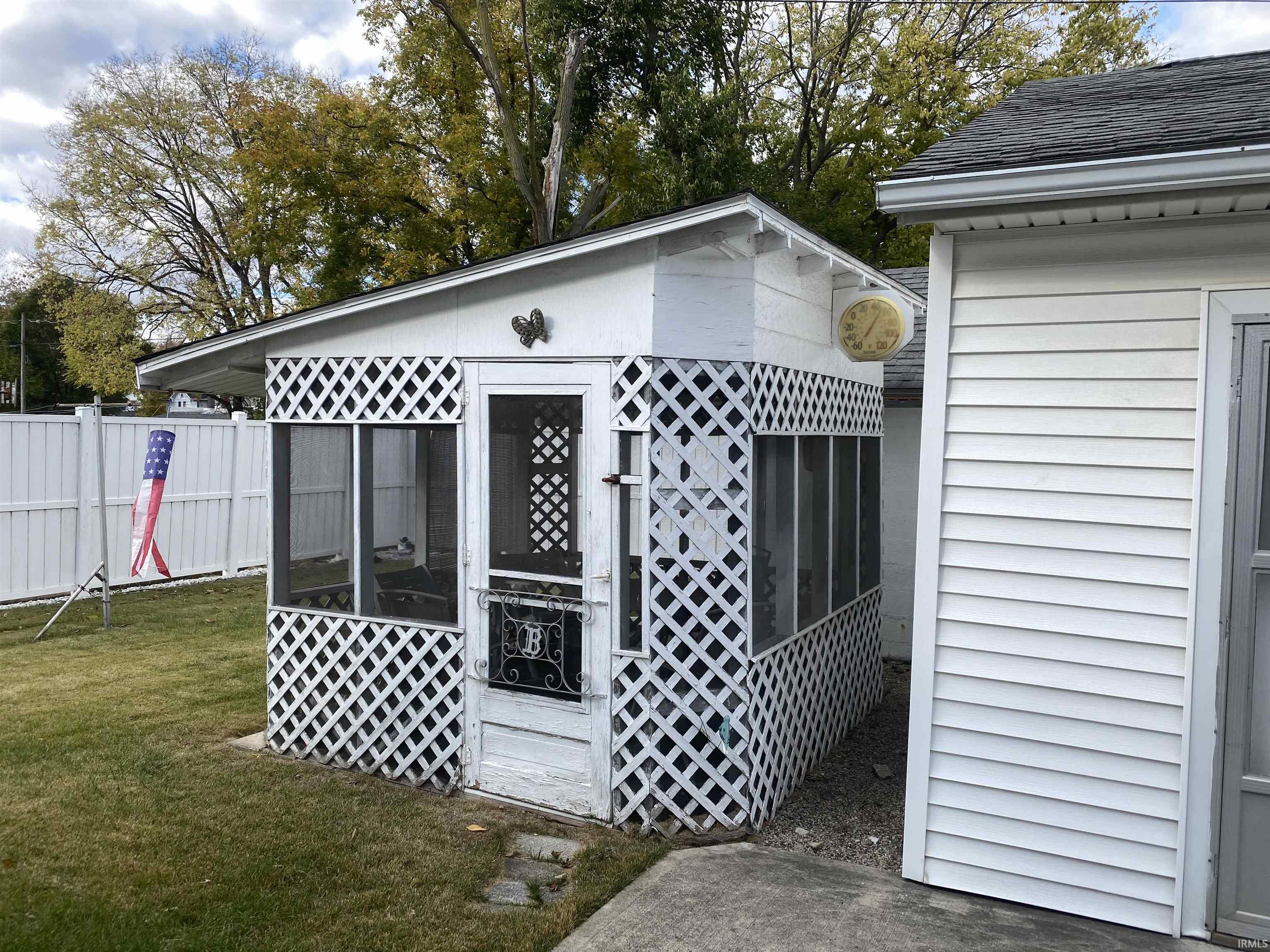 Photo 6 of 672 E Franklin Street