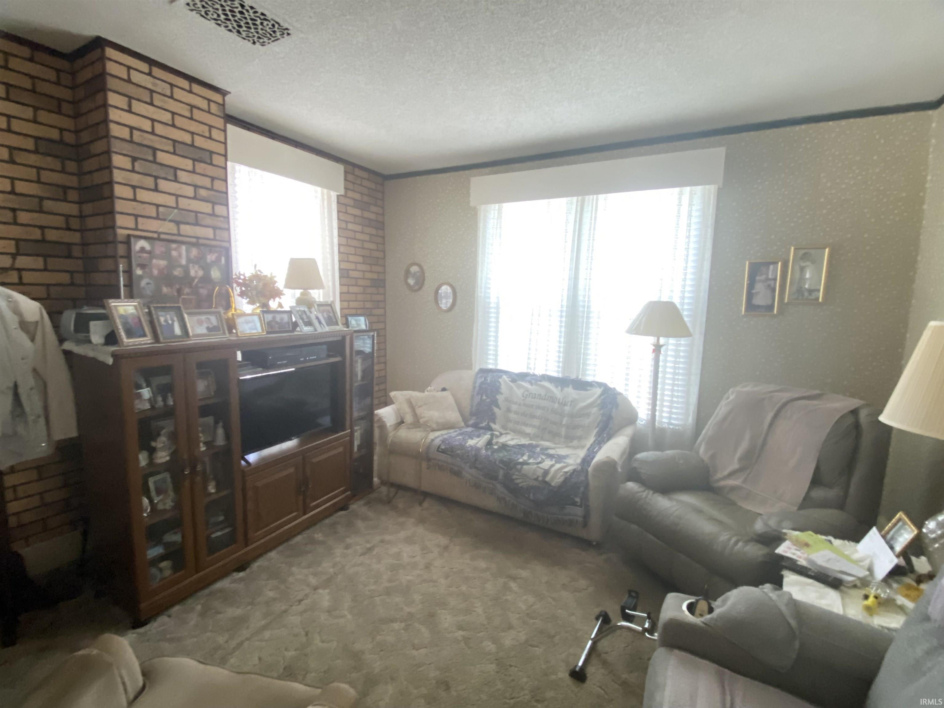 Photo 8 of 672 E Franklin Street