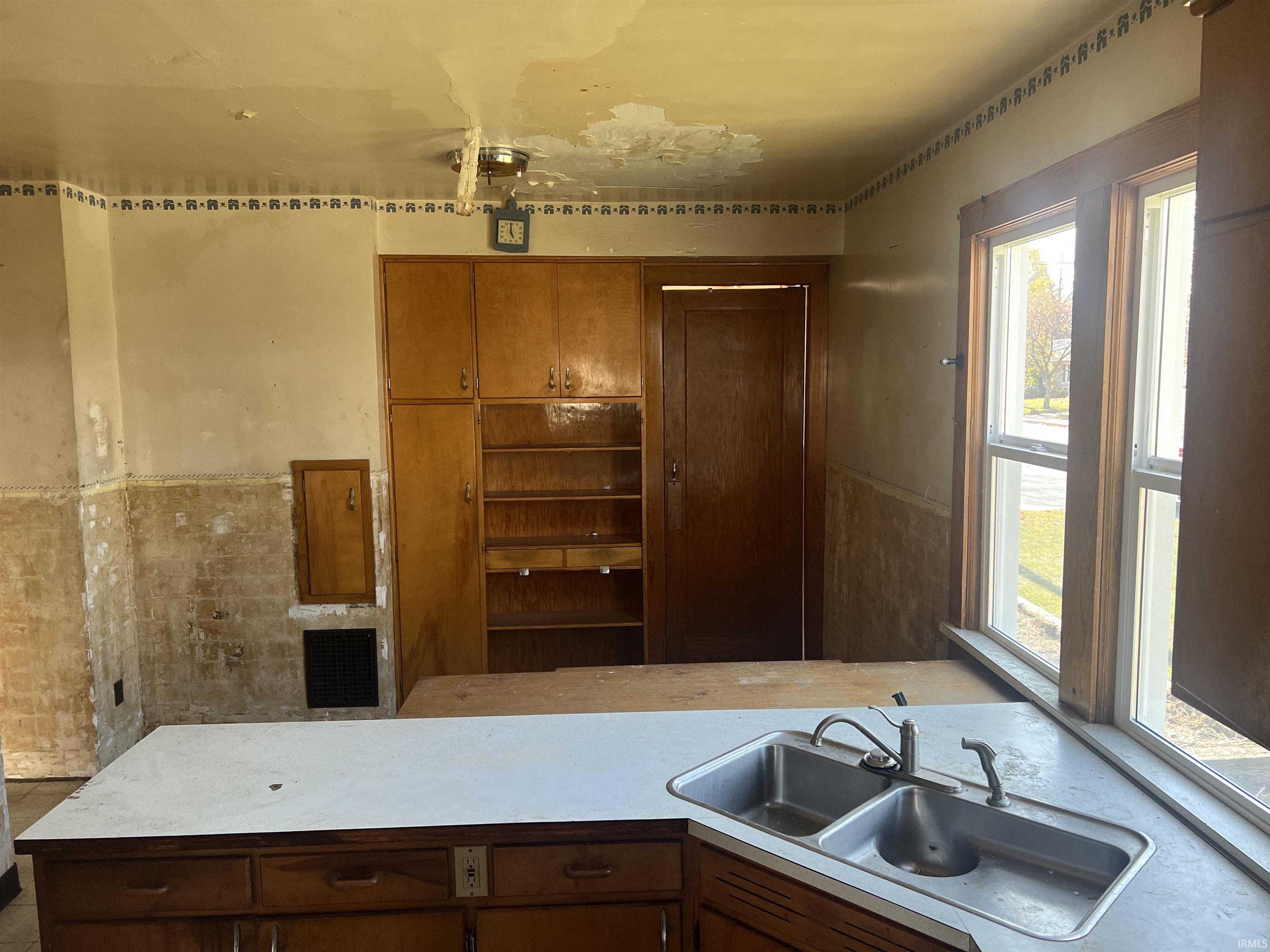 Photo 12 of 922 W Monroe Street