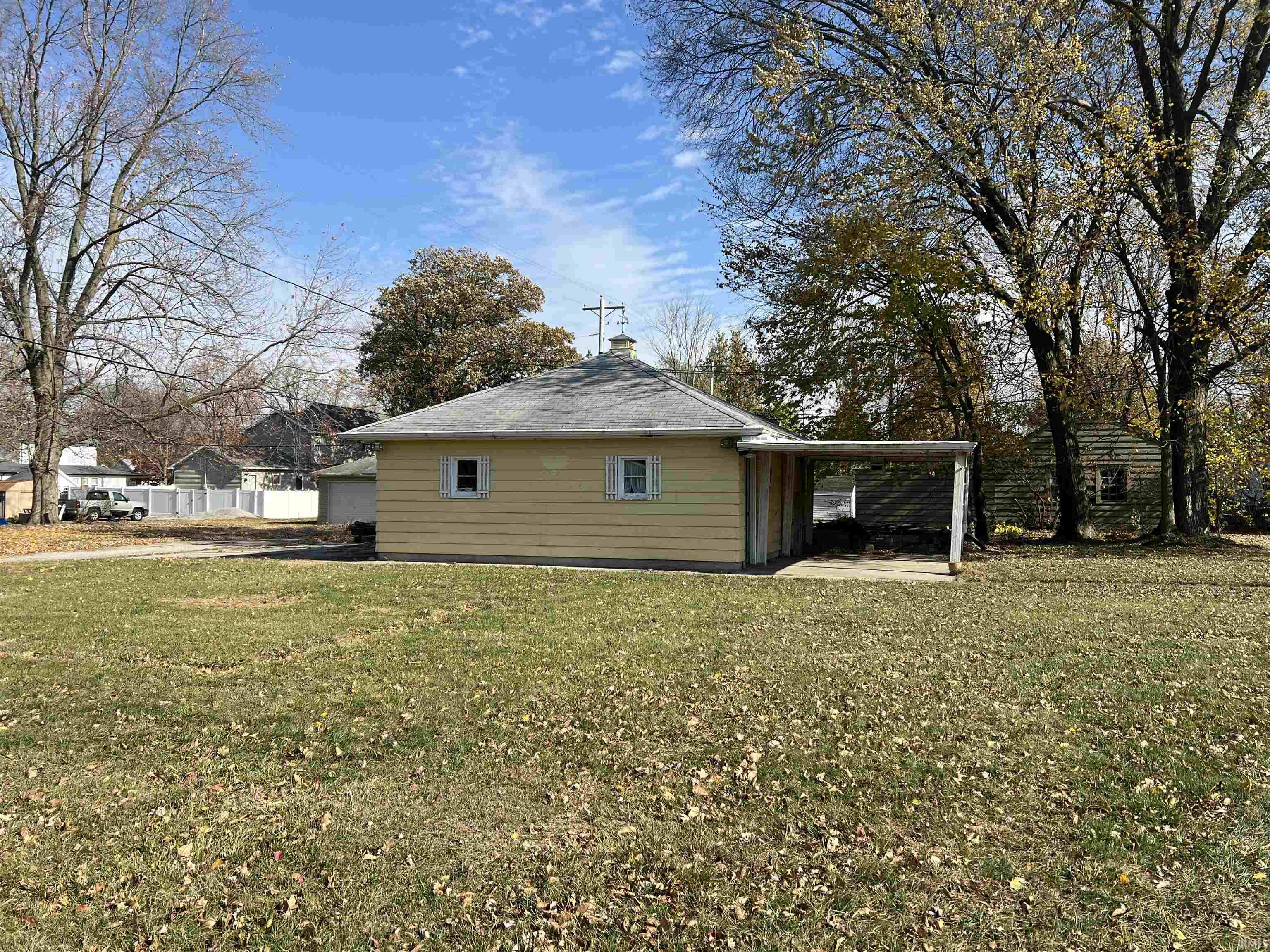 Photo 3 of 922 W Monroe Street