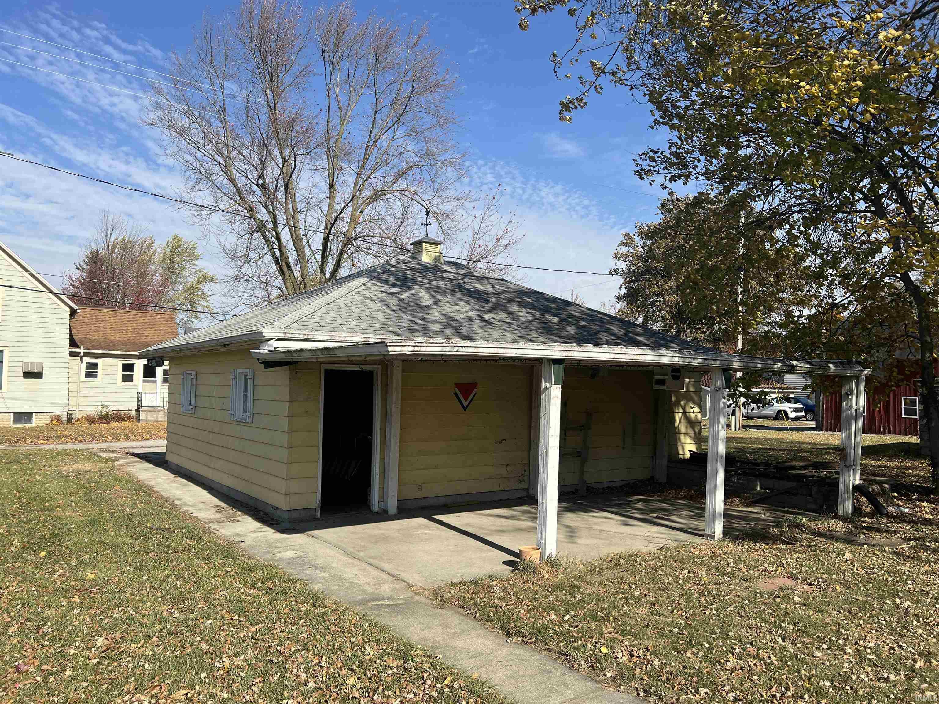 Photo 5 of 922 W Monroe Street