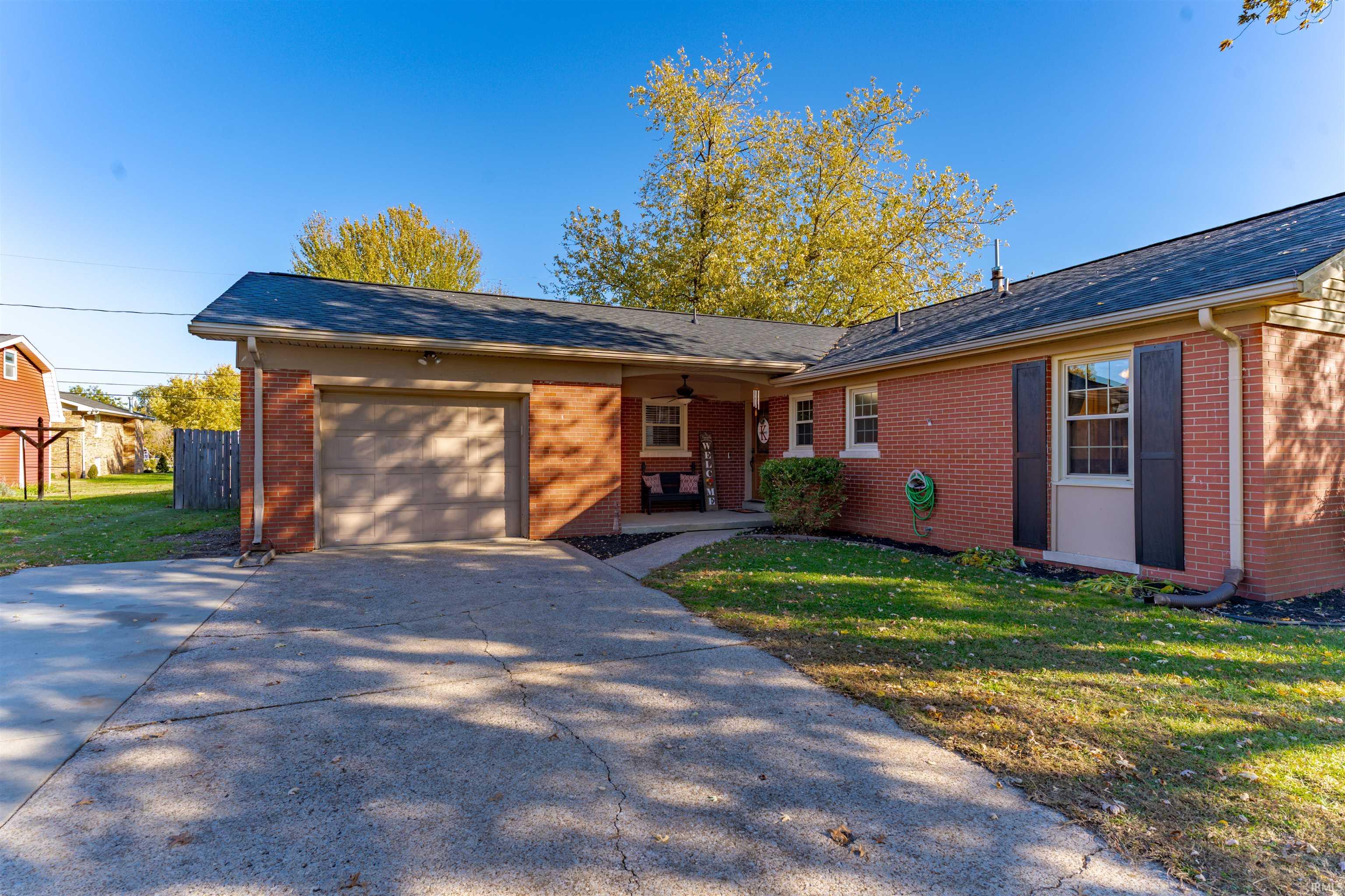 Homes for sale in Mount Vernon, IN | 1606 Robin Ln, Mount Vernon, IN 47620 | MLS# 202544886