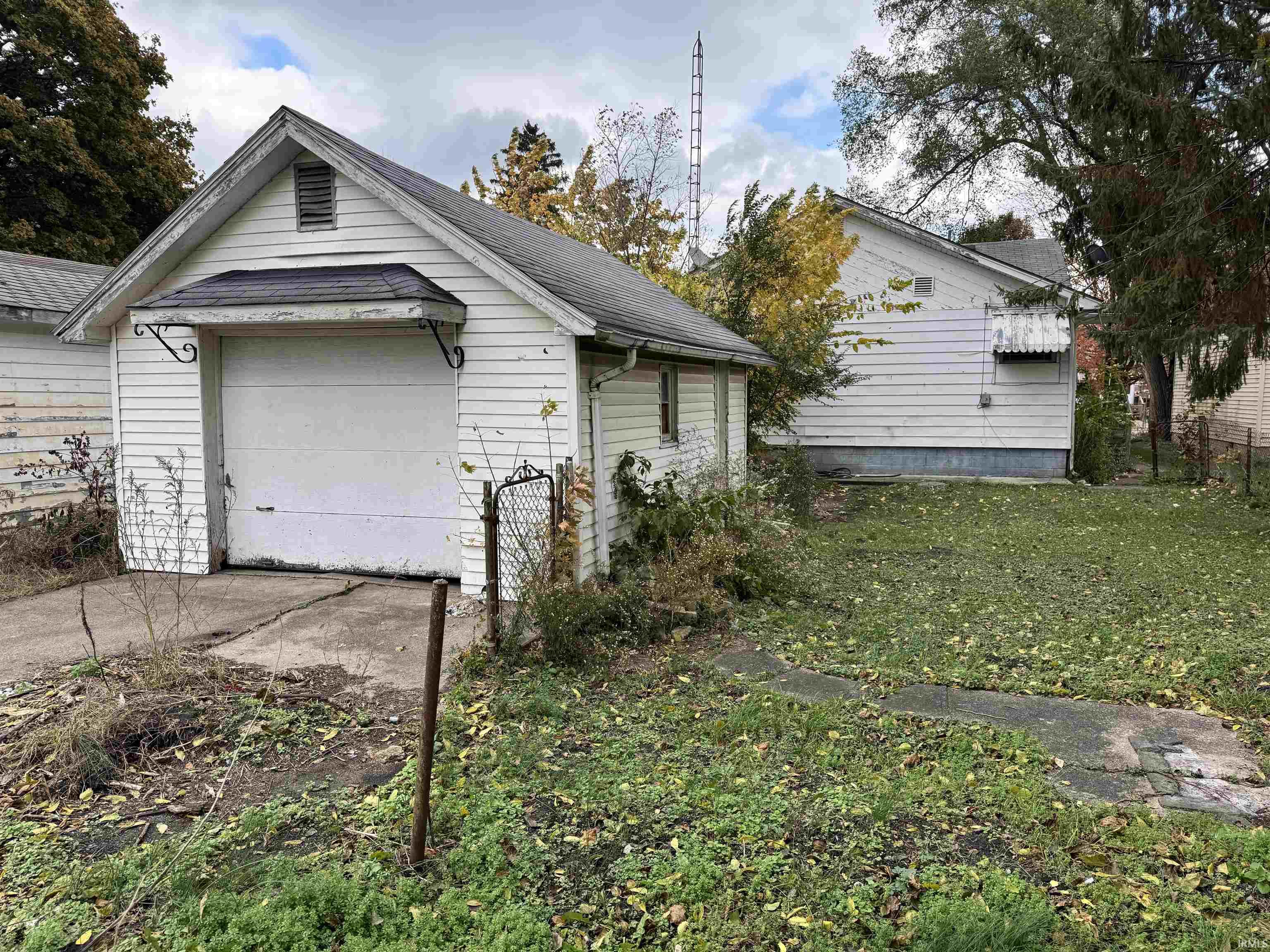 Homes for sale in South Bend, IN | 439 S Kenmore St, South Bend, IN 46619 | MLS# 202544887