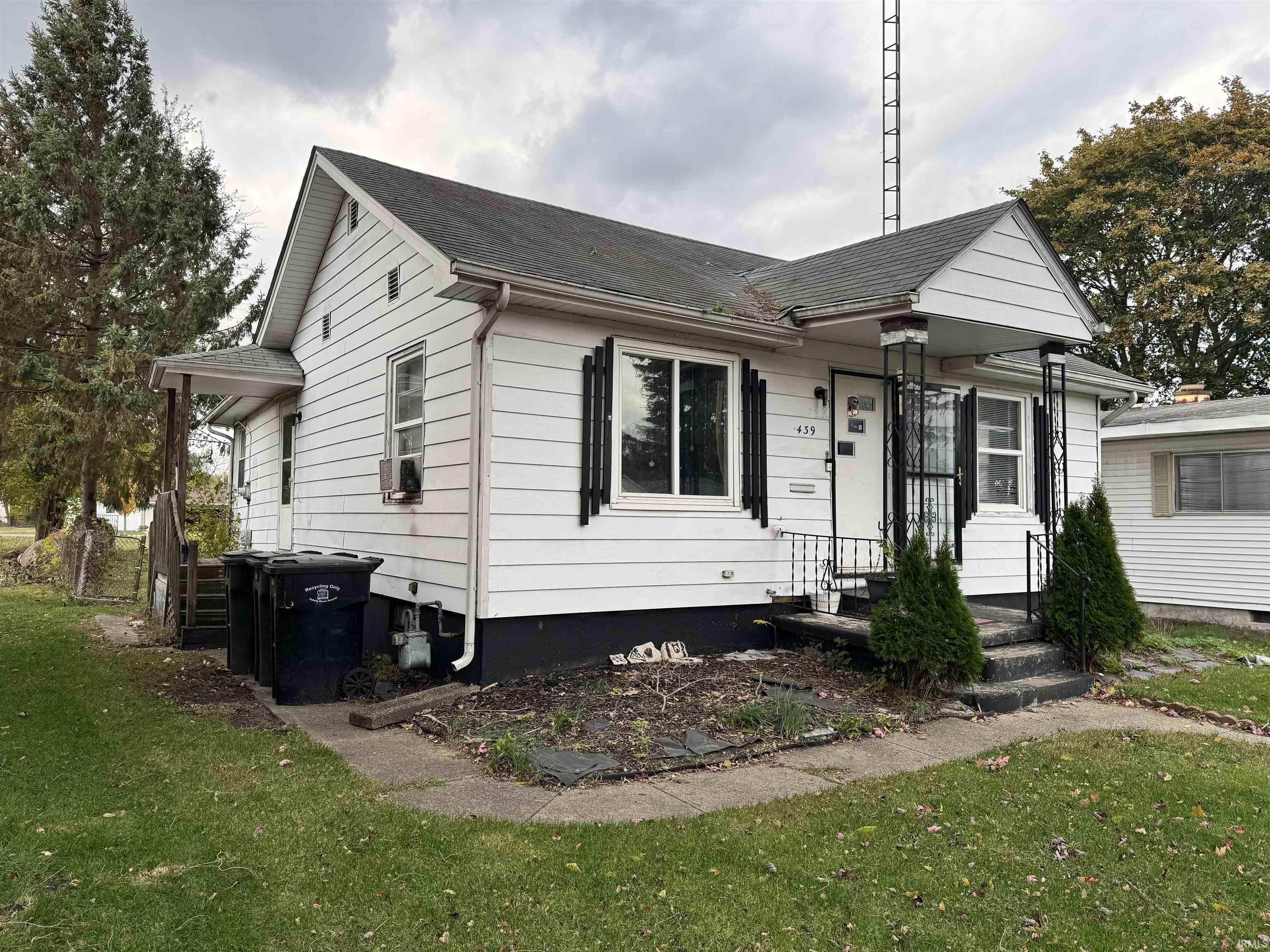 Homes for sale in South Bend, IN | 439 S Kenmore St, South Bend, IN 46619 | MLS# 202544887