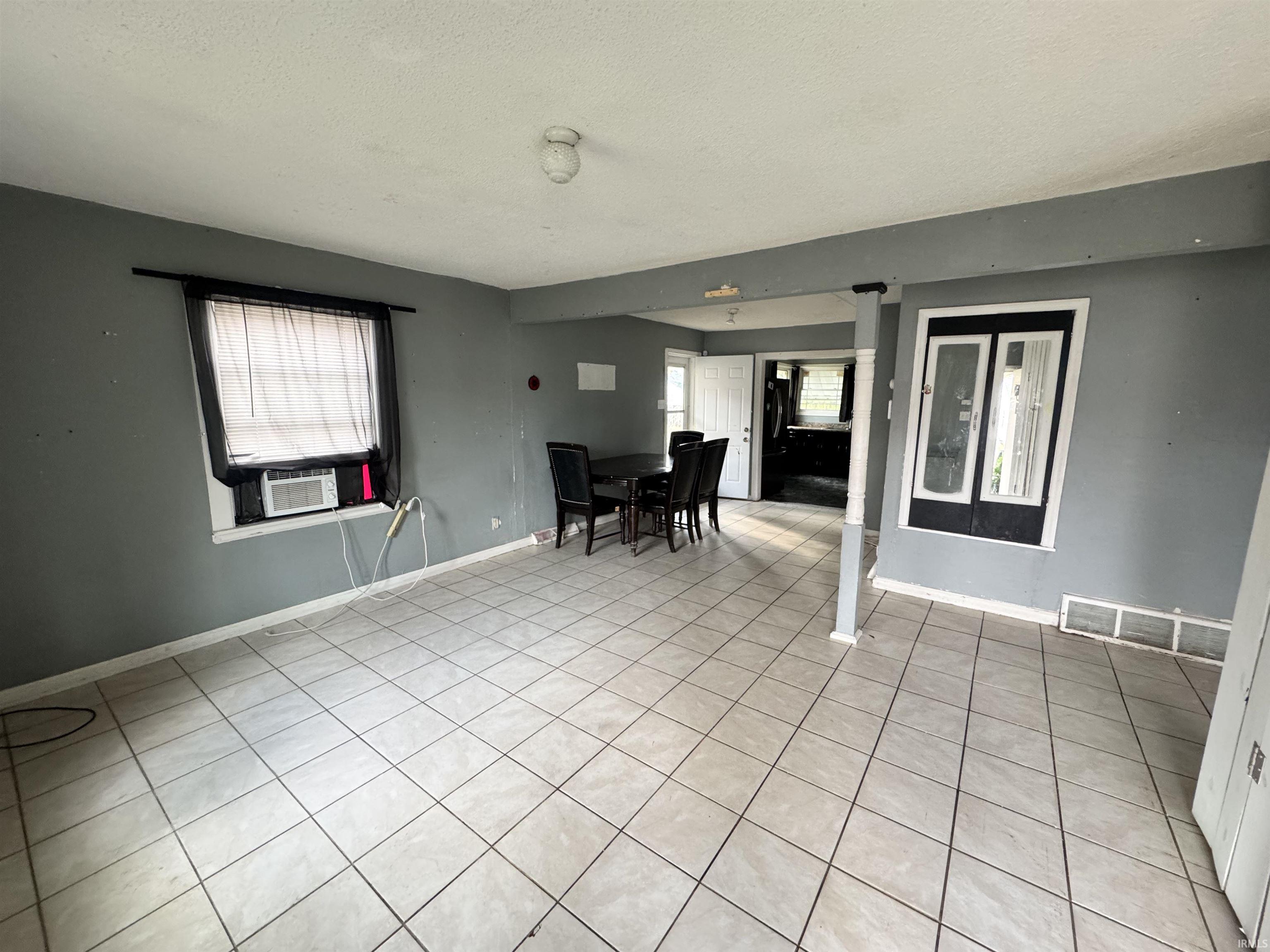 Homes for sale in South Bend, IN | 439 S Kenmore St, South Bend, IN 46619 | MLS# 202544887