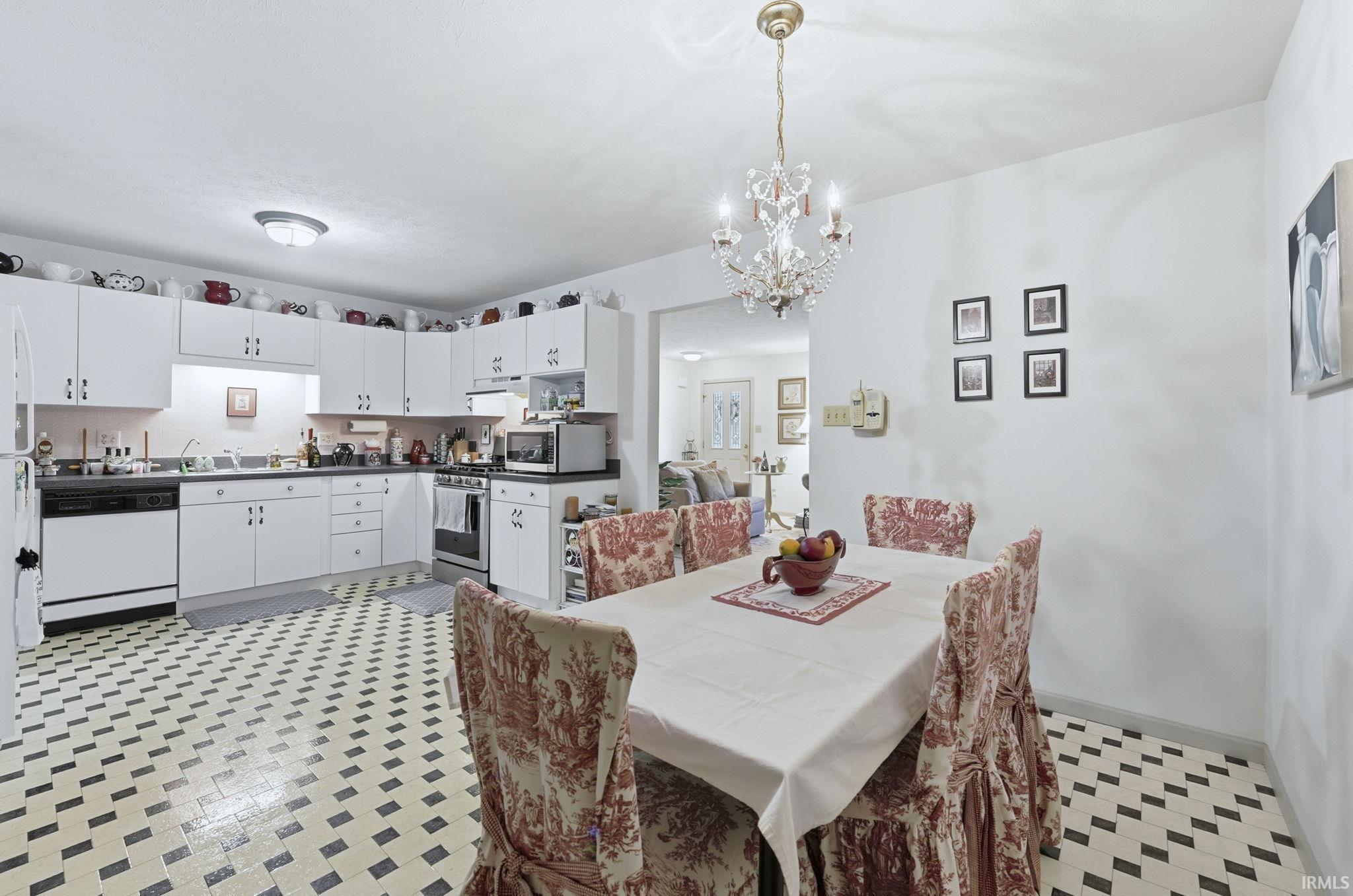 Photo 5 of 1856 S Packerton Road