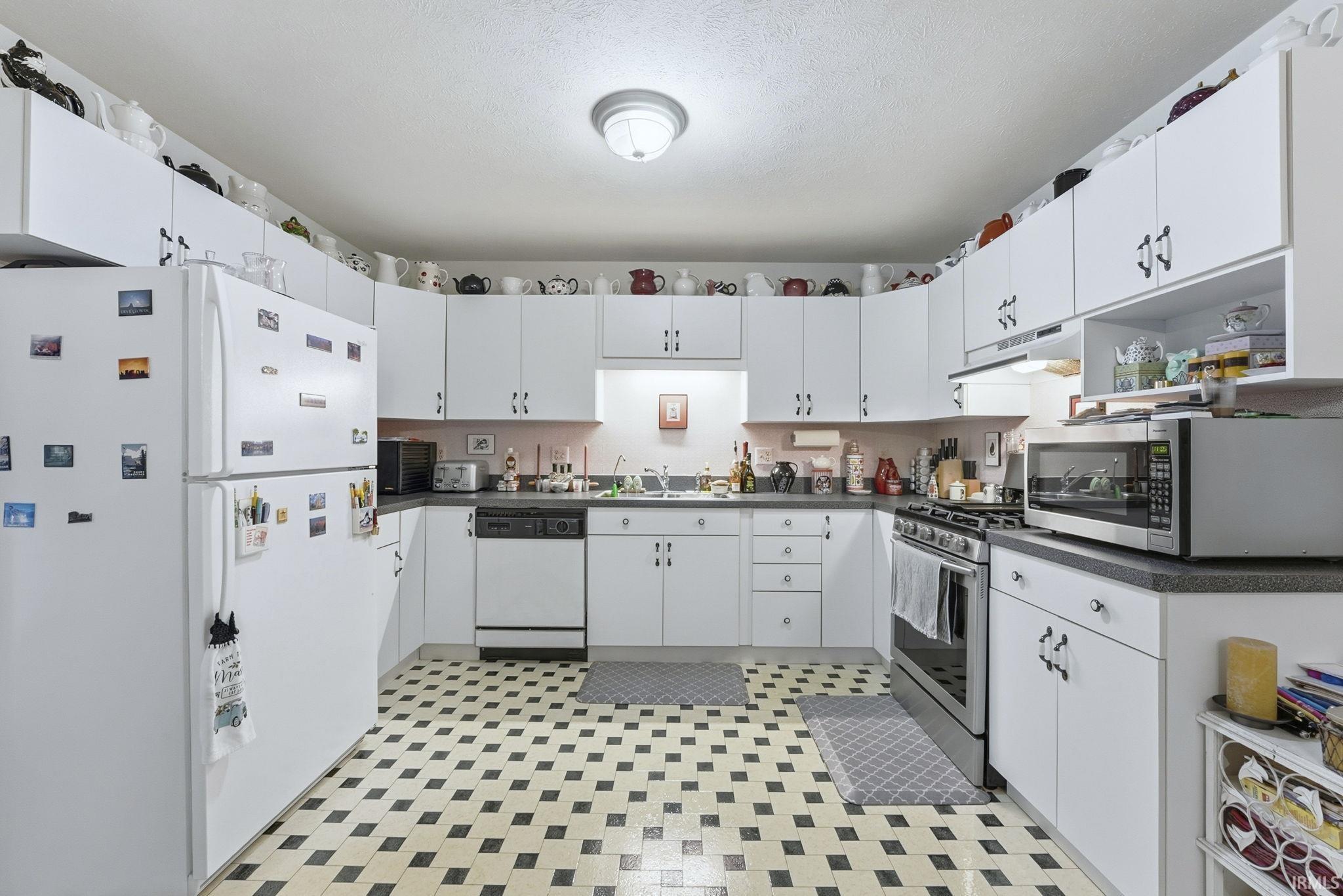 Photo 6 of 1856 S Packerton Road