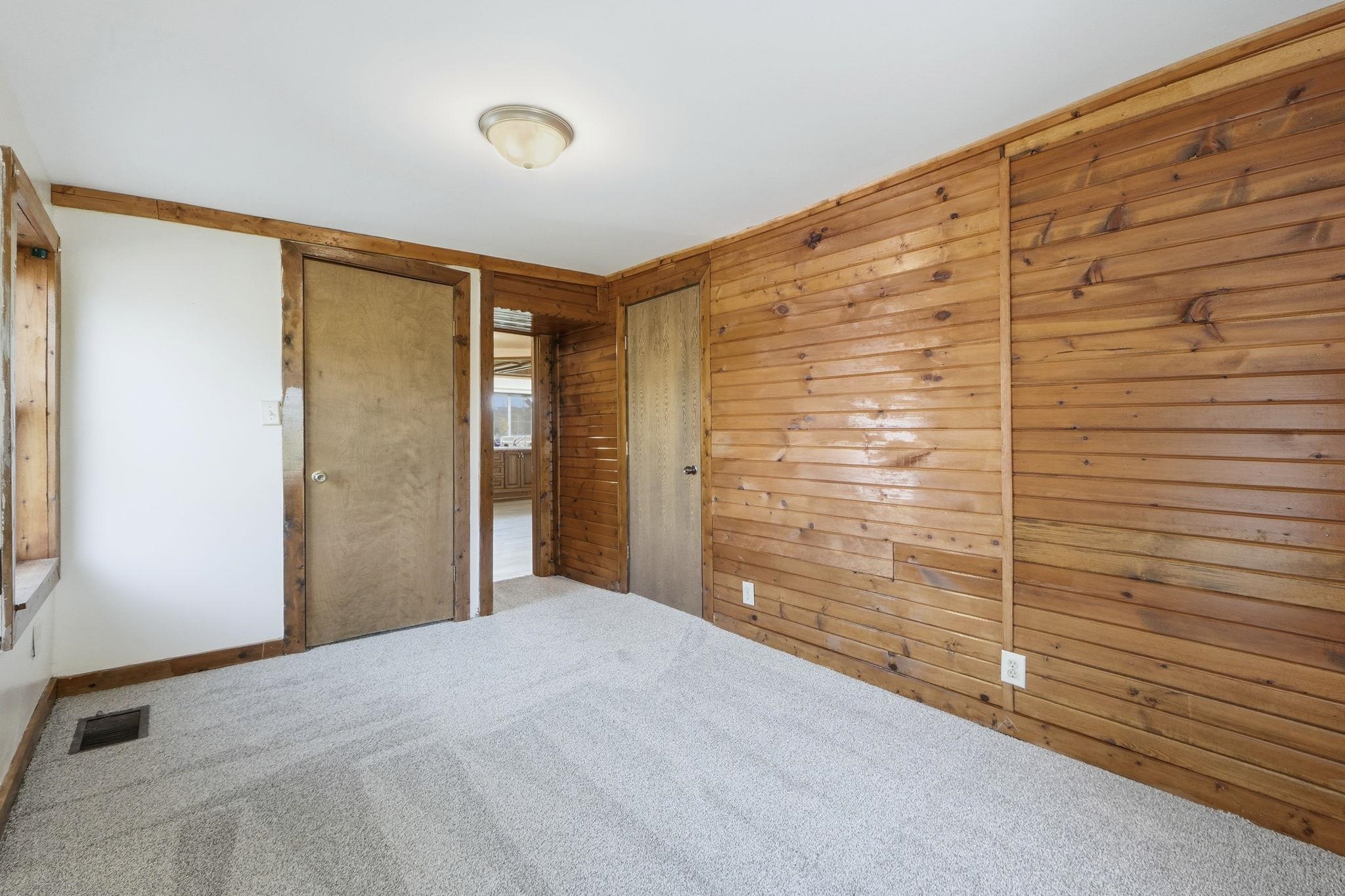 Photo 10 of 100 N 1000 W.