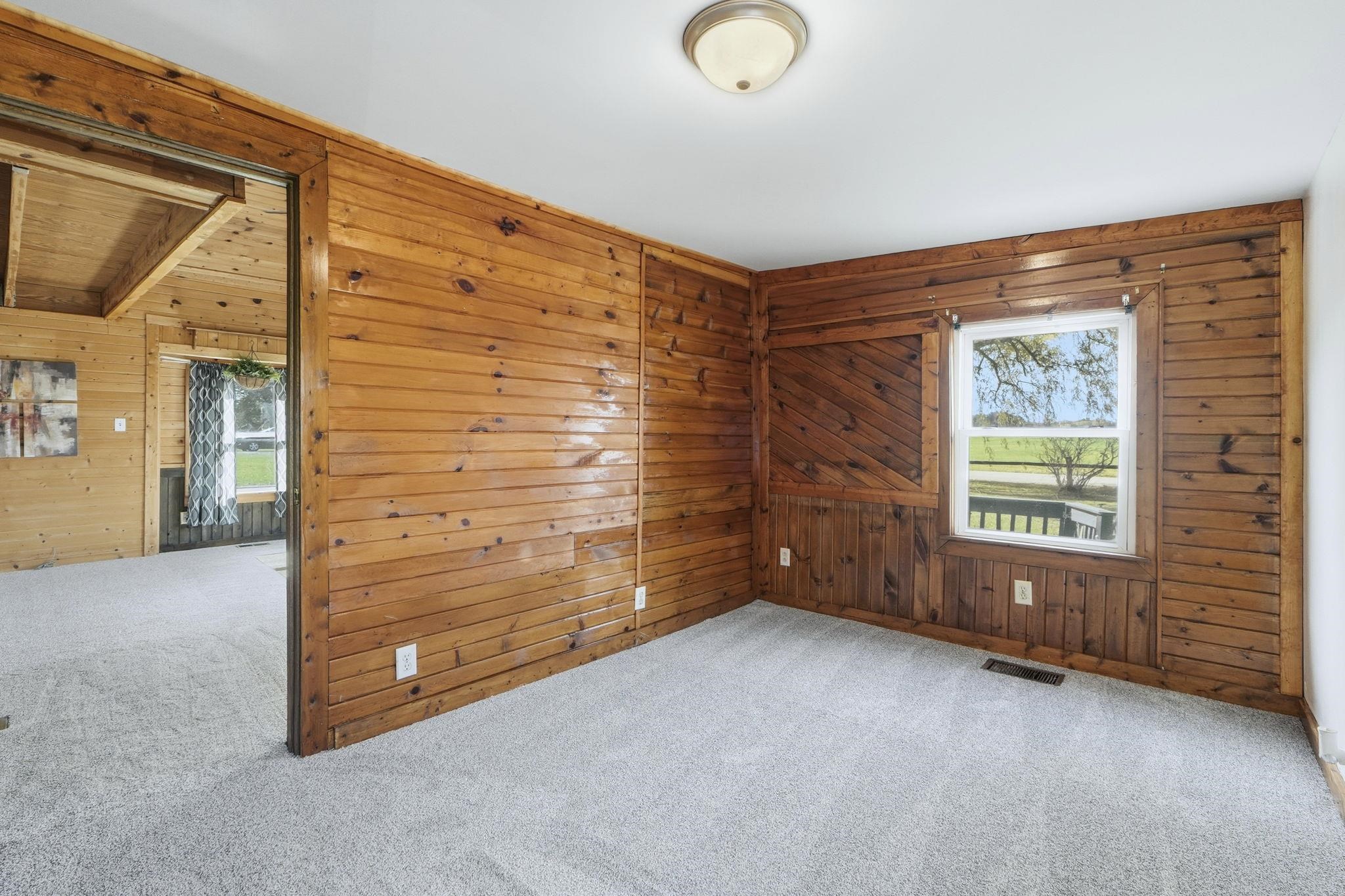 Photo 11 of 100 N 1000 W.