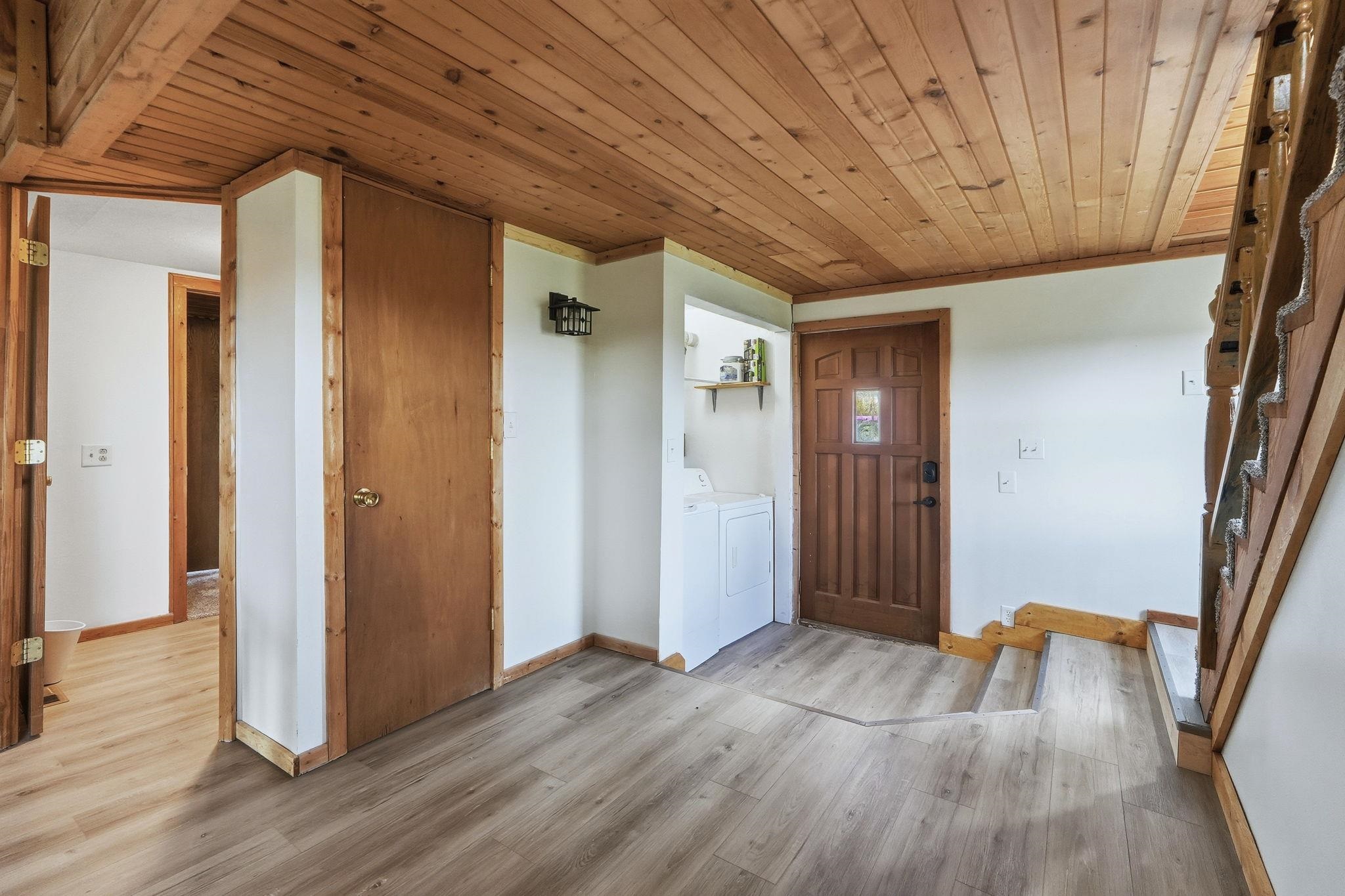 Photo 15 of 100 N 1000 W.