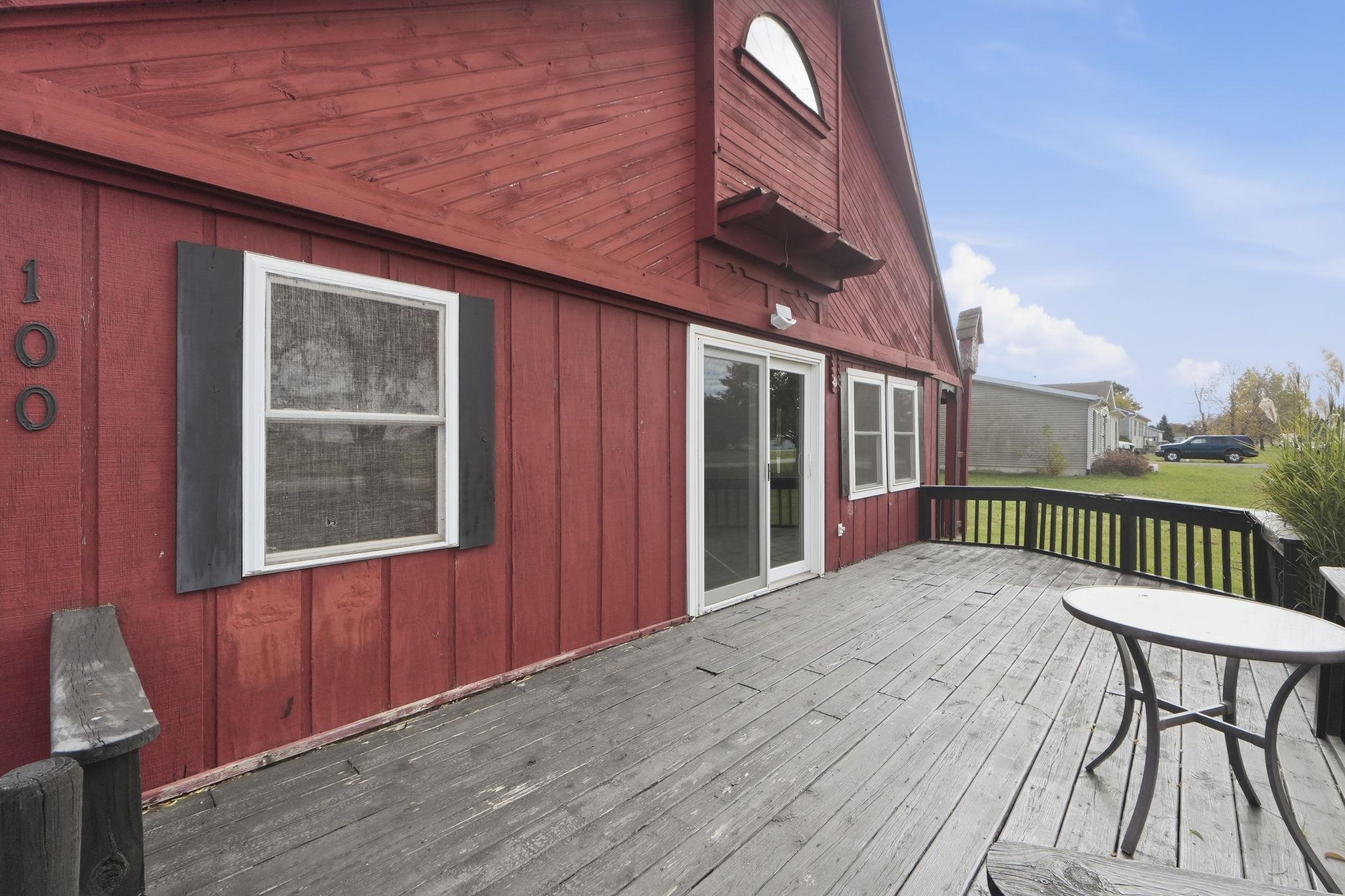 Photo 28 of 100 N 1000 W.