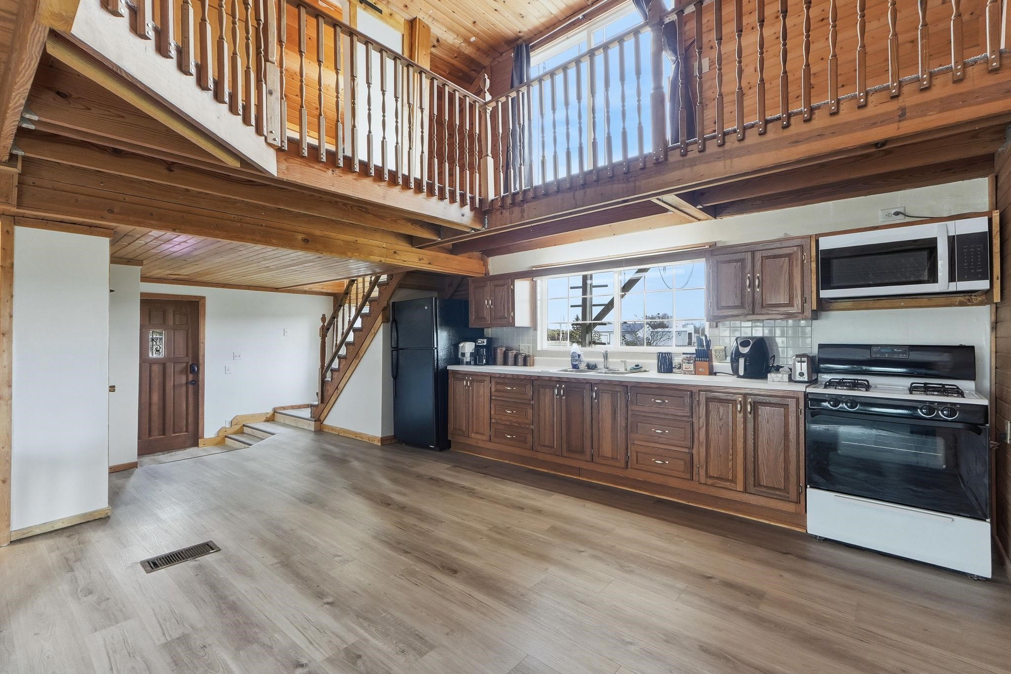 Photo 5 of 100 N 1000 W.