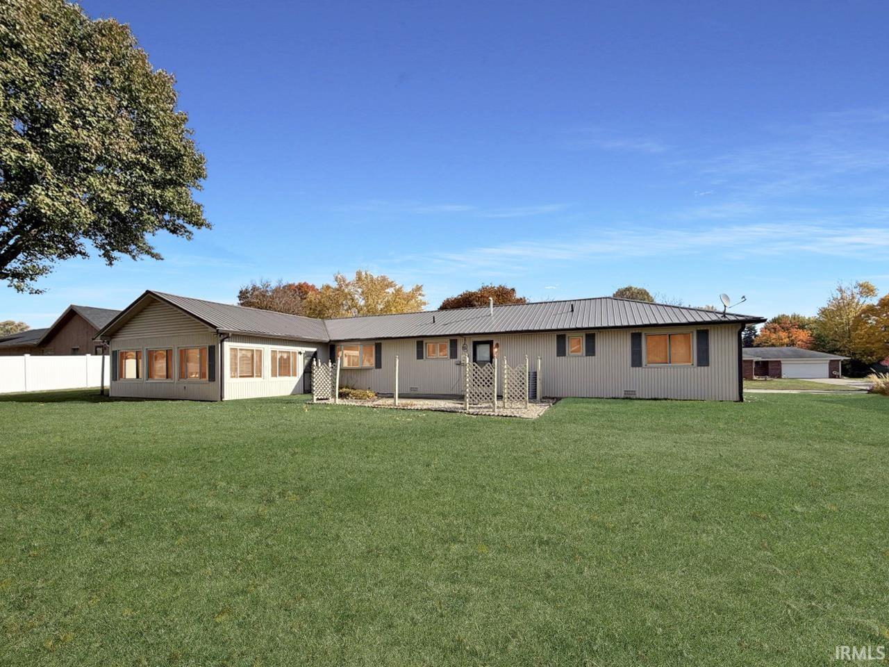 Homes for sale in Frankfort, IN | 708 Maple Dr, Frankfort, IN 46041 | MLS# 202545027