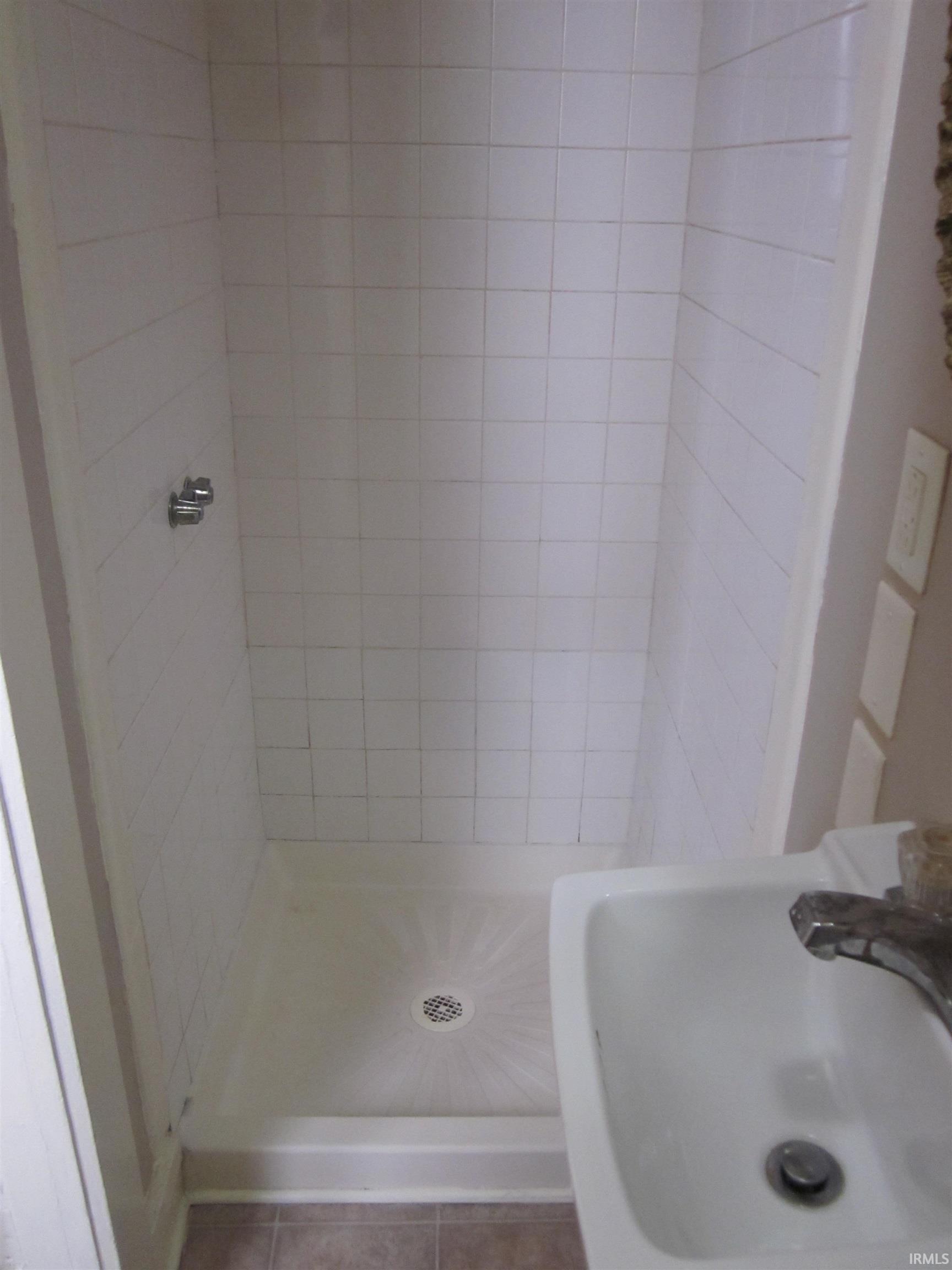 Photo 13 of 801 Grace Avenue