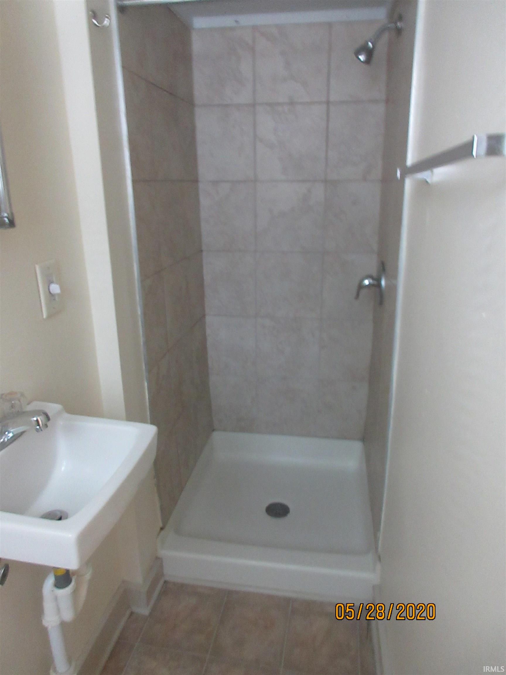 Photo 5 of 801 Grace Avenue