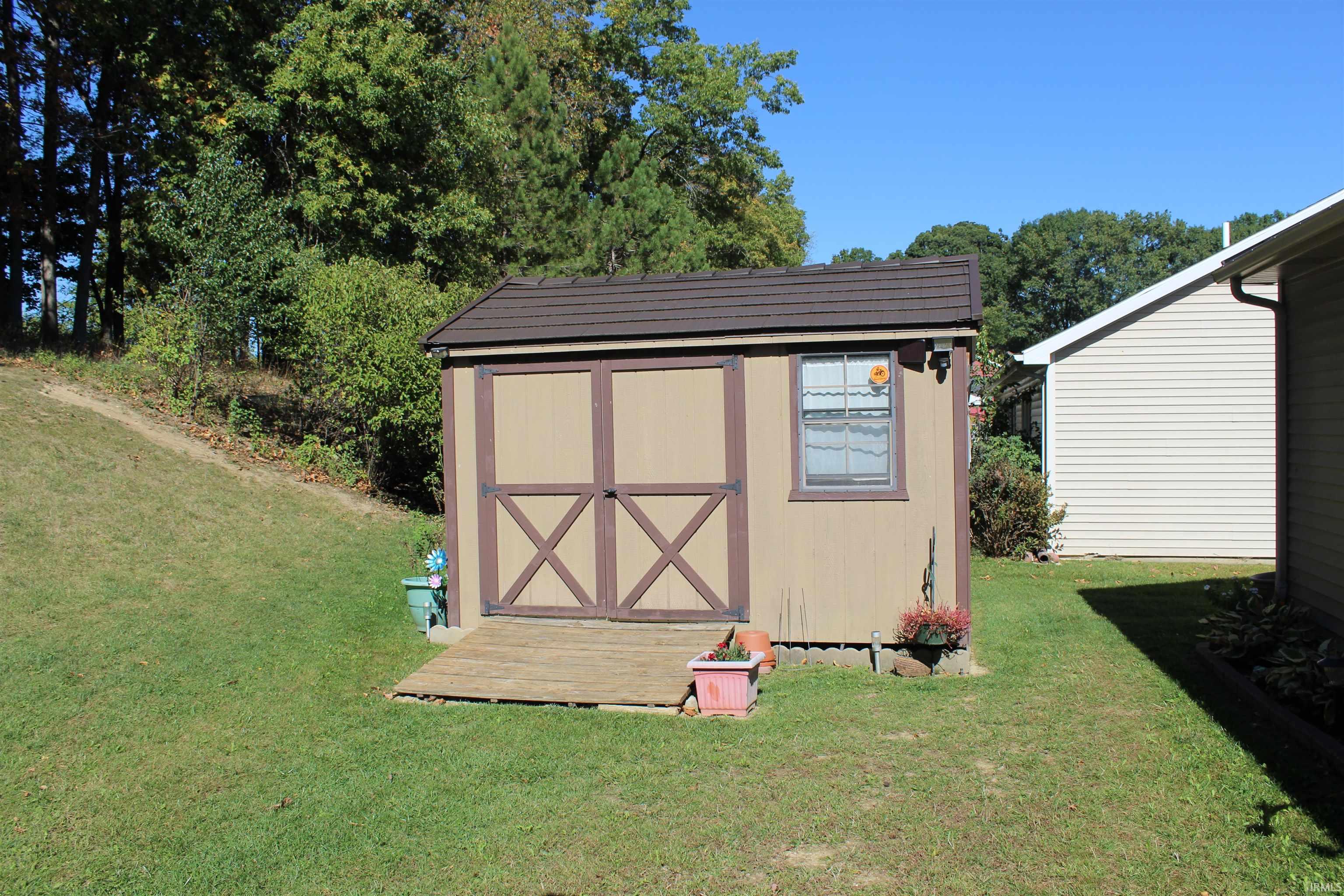 Homes for sale in Angola, IN | 811 Thomas Dr, Angola, IN 46703 | MLS# 202545137