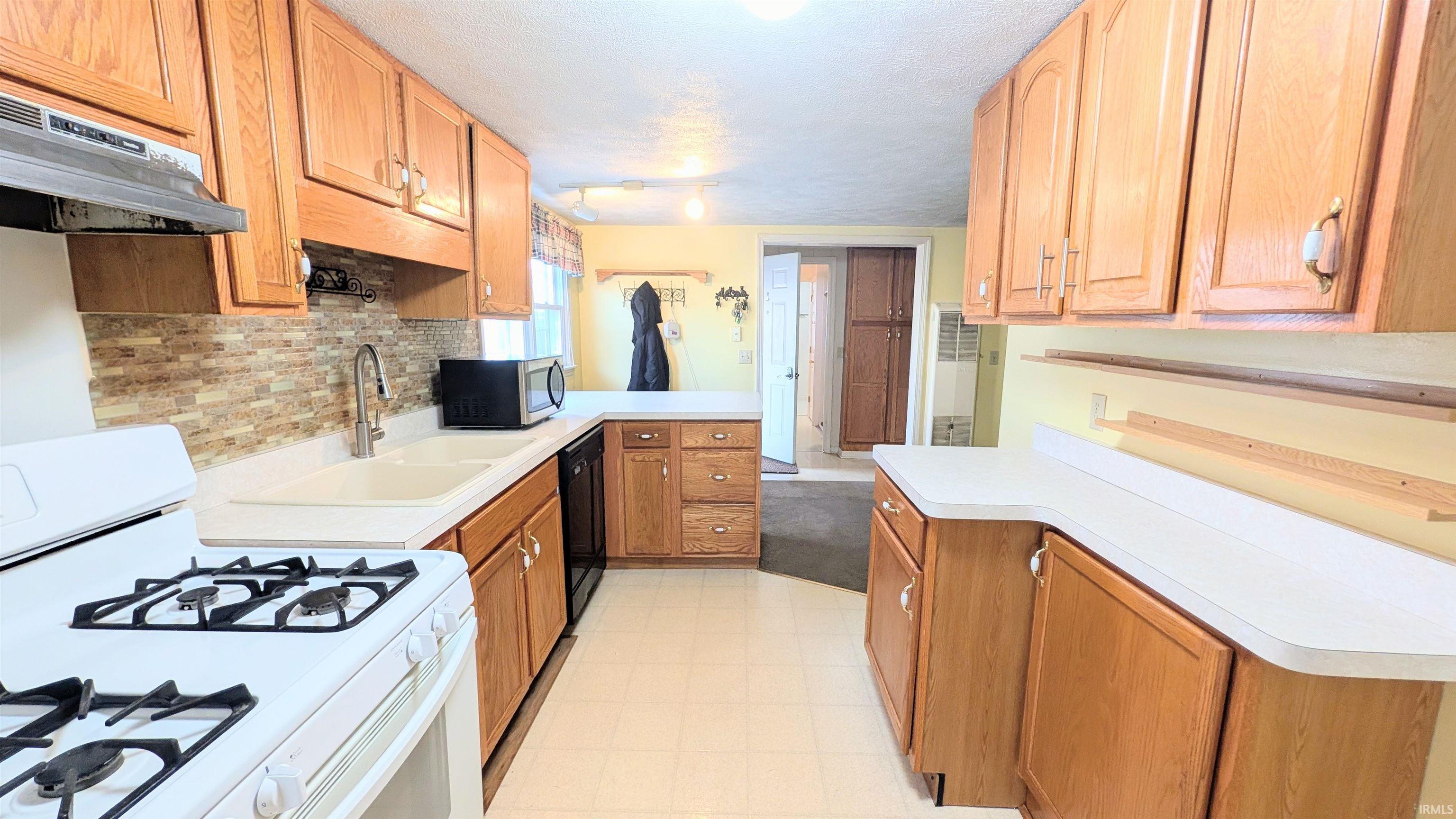 Homes for sale in Osceola, IN | 10548 Fairview Ave, Osceola, IN 46561 | MLS# 202545177