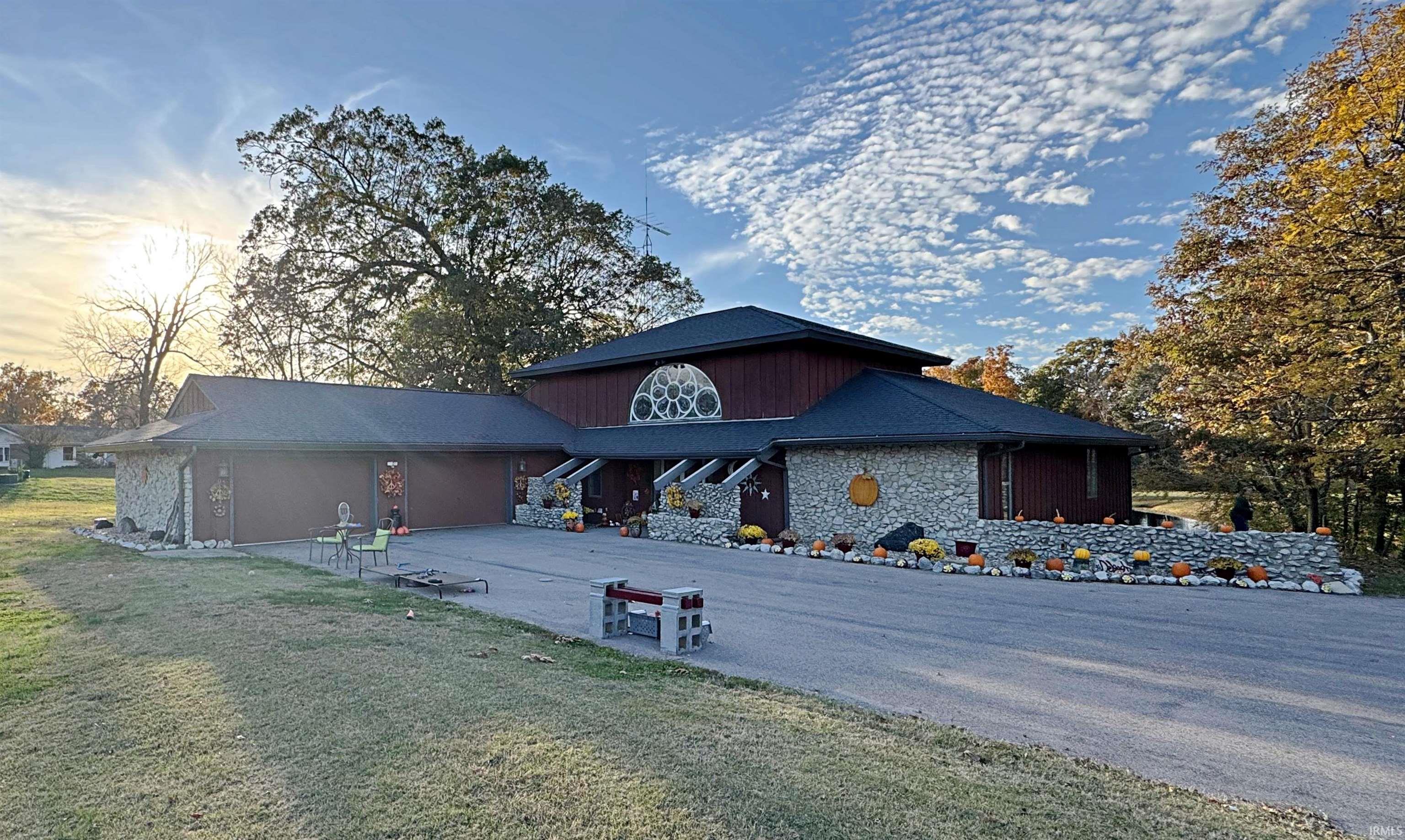 Homes for sale in Linton, IN | 550 S State Road 59, Linton, IN 47441 | MLS# 202545184