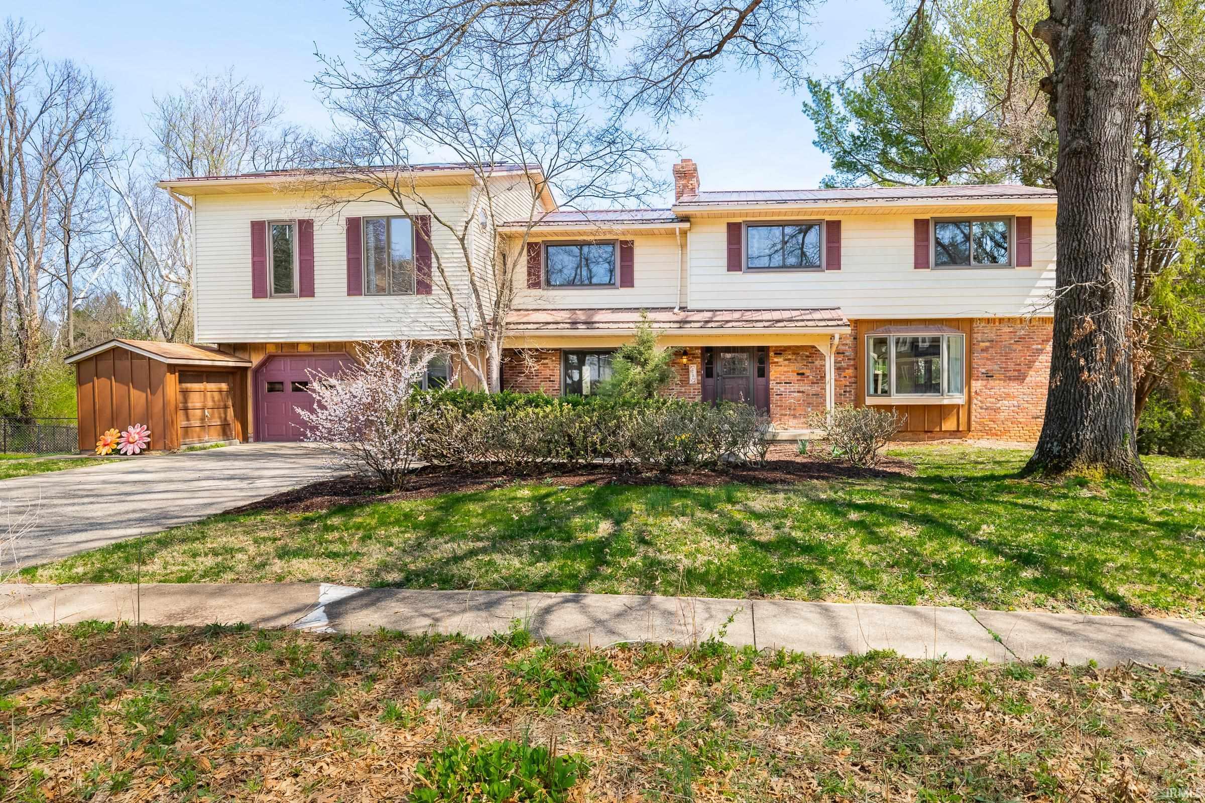 Homes for sale in Bloomington, IN | 2131 E Meadow Bluff Ct, Bloomington, IN 47401 | MLS# 202545258